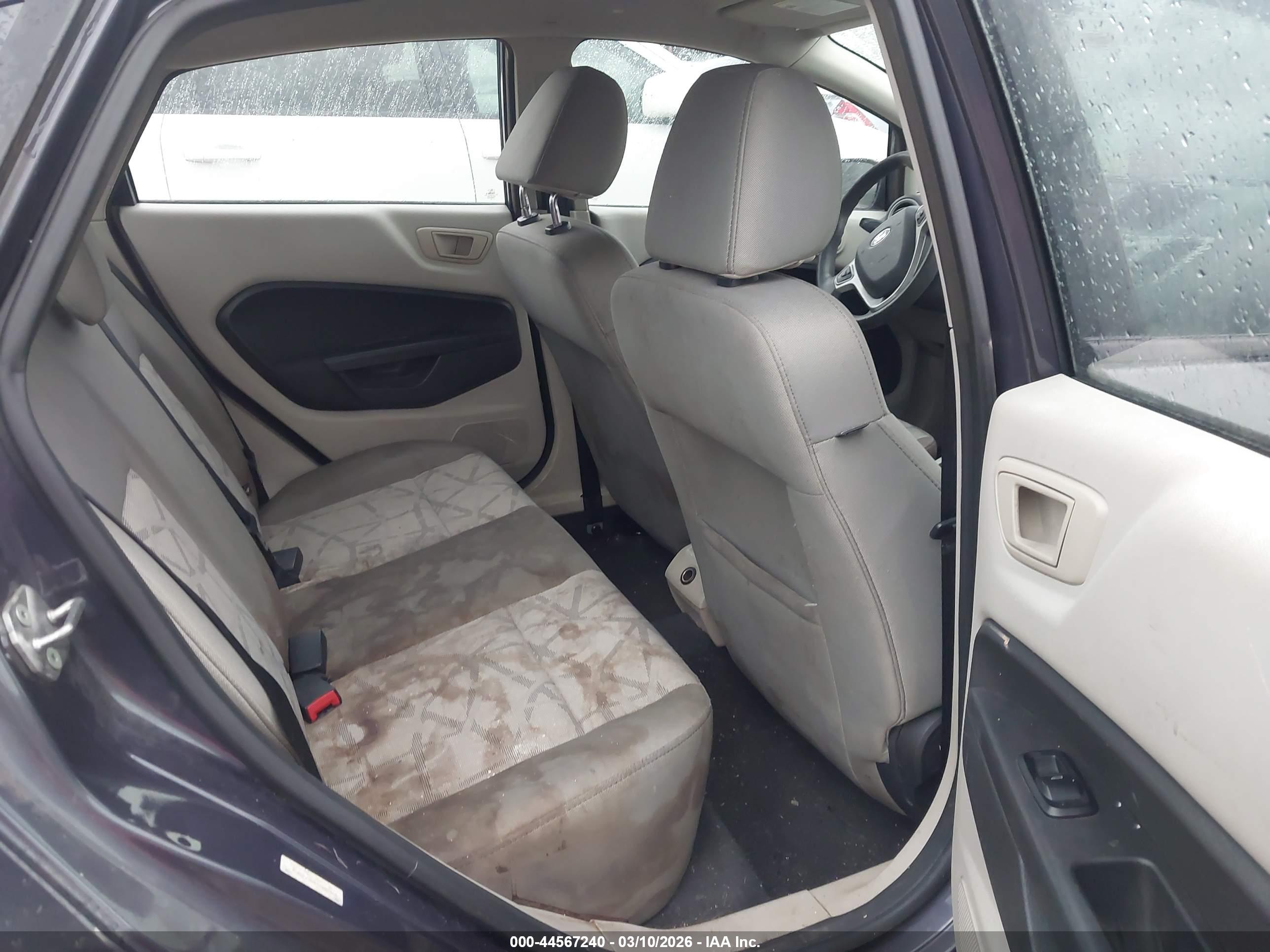 FORD FIESTA image 8