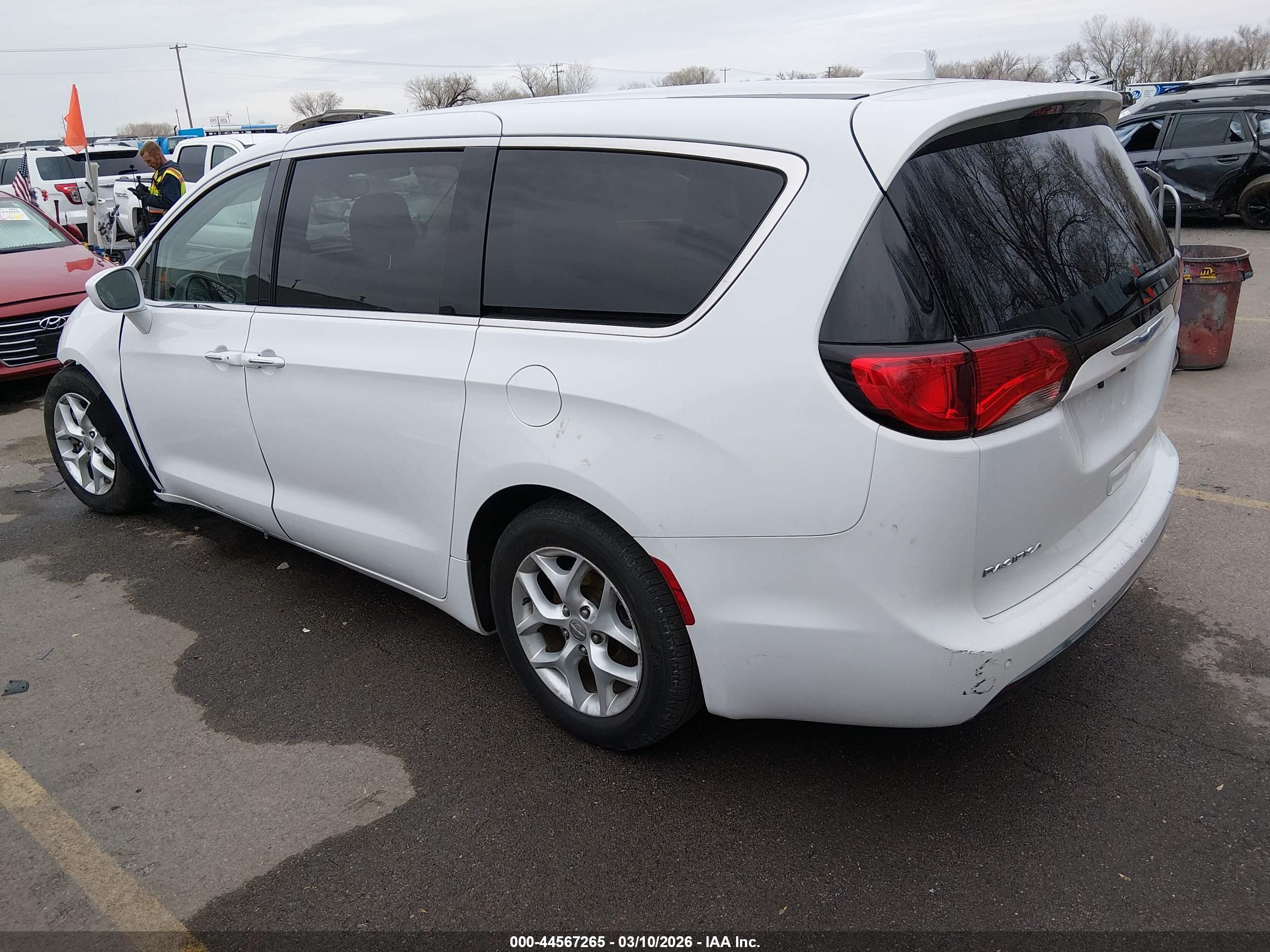 CHRYSLER PACIFICA image 3