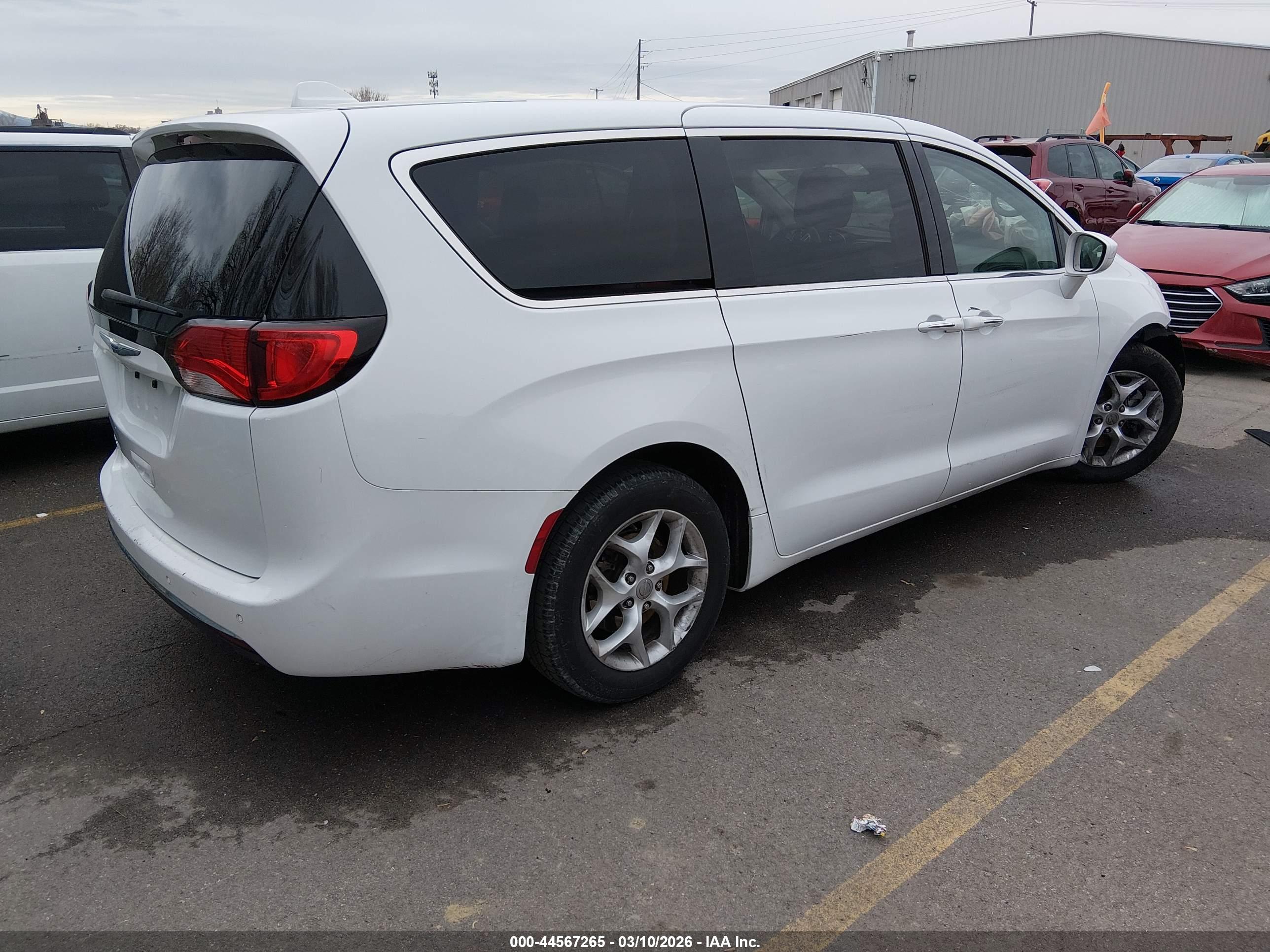 CHRYSLER PACIFICA image 4
