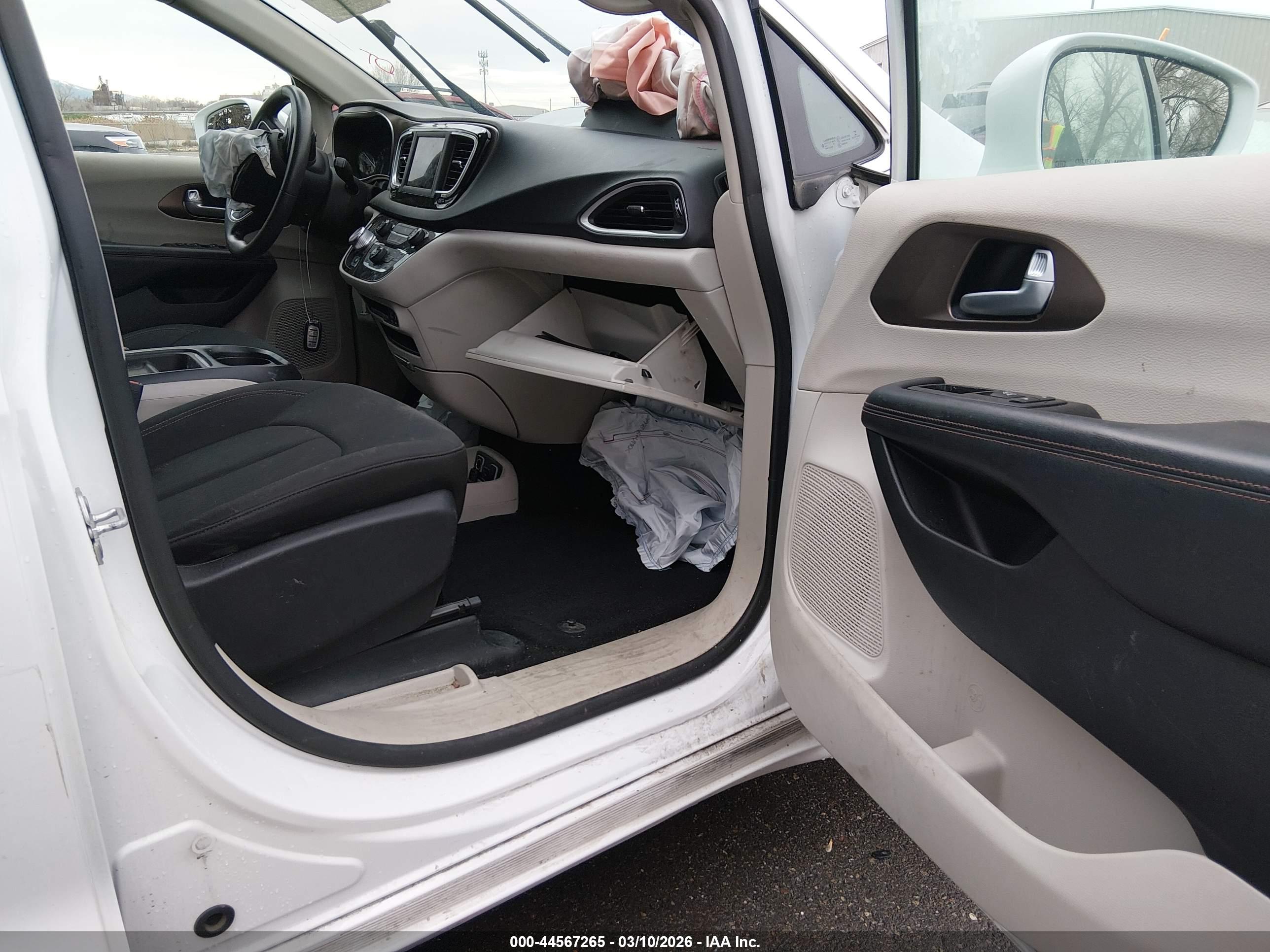 CHRYSLER PACIFICA image 5