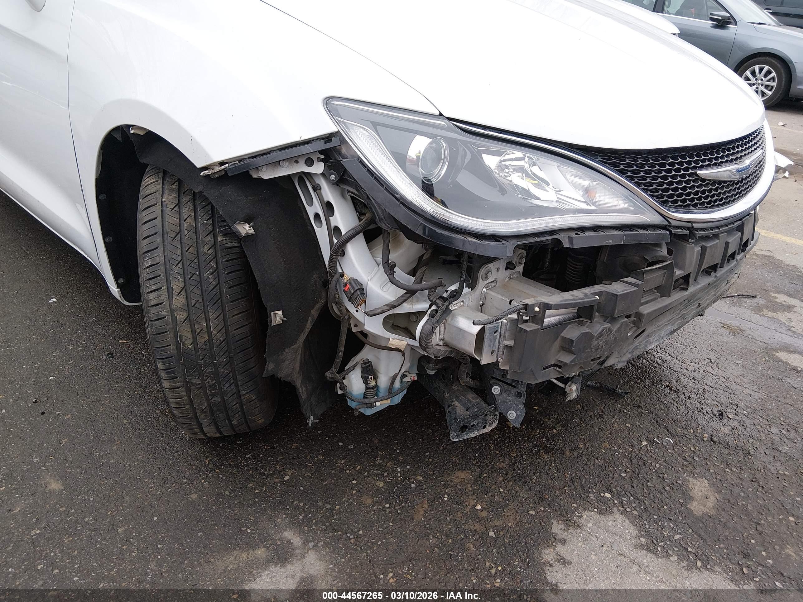 CHRYSLER PACIFICA image 6