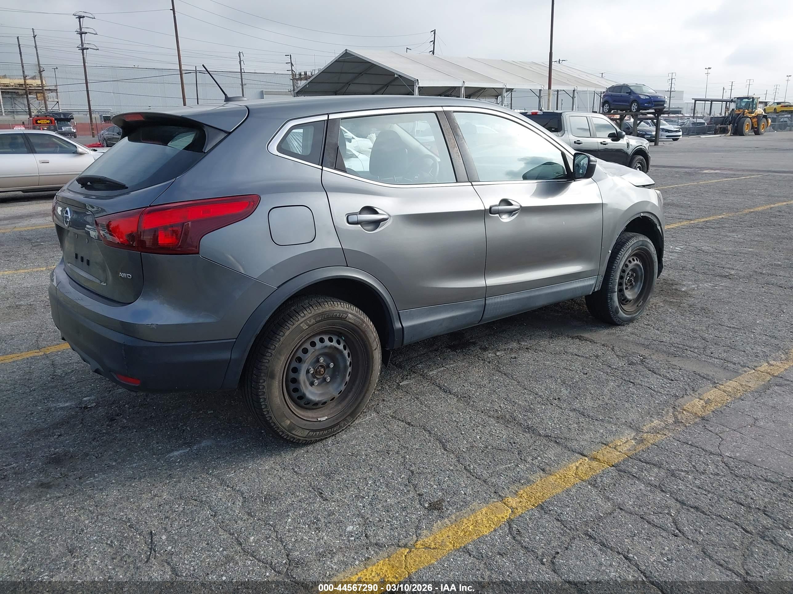NISSAN ROGUE image 4