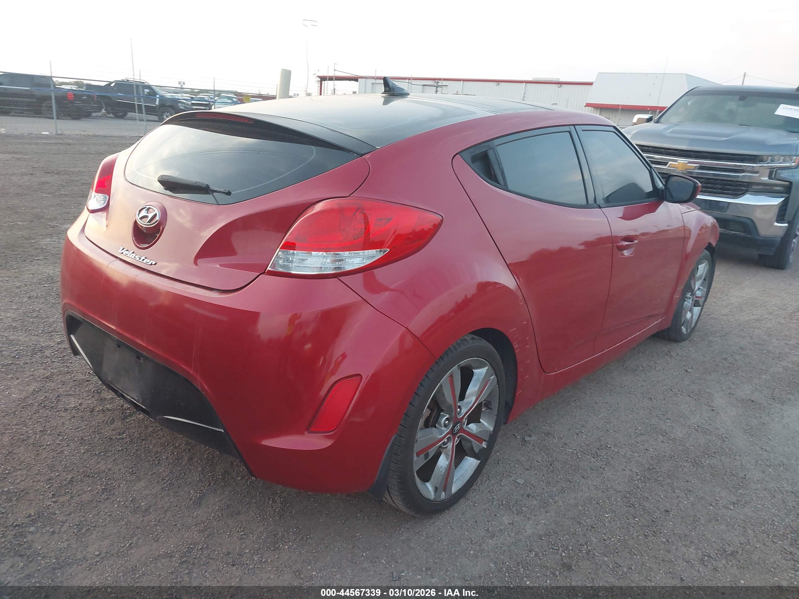 HYUNDAI VELOSTER image 4