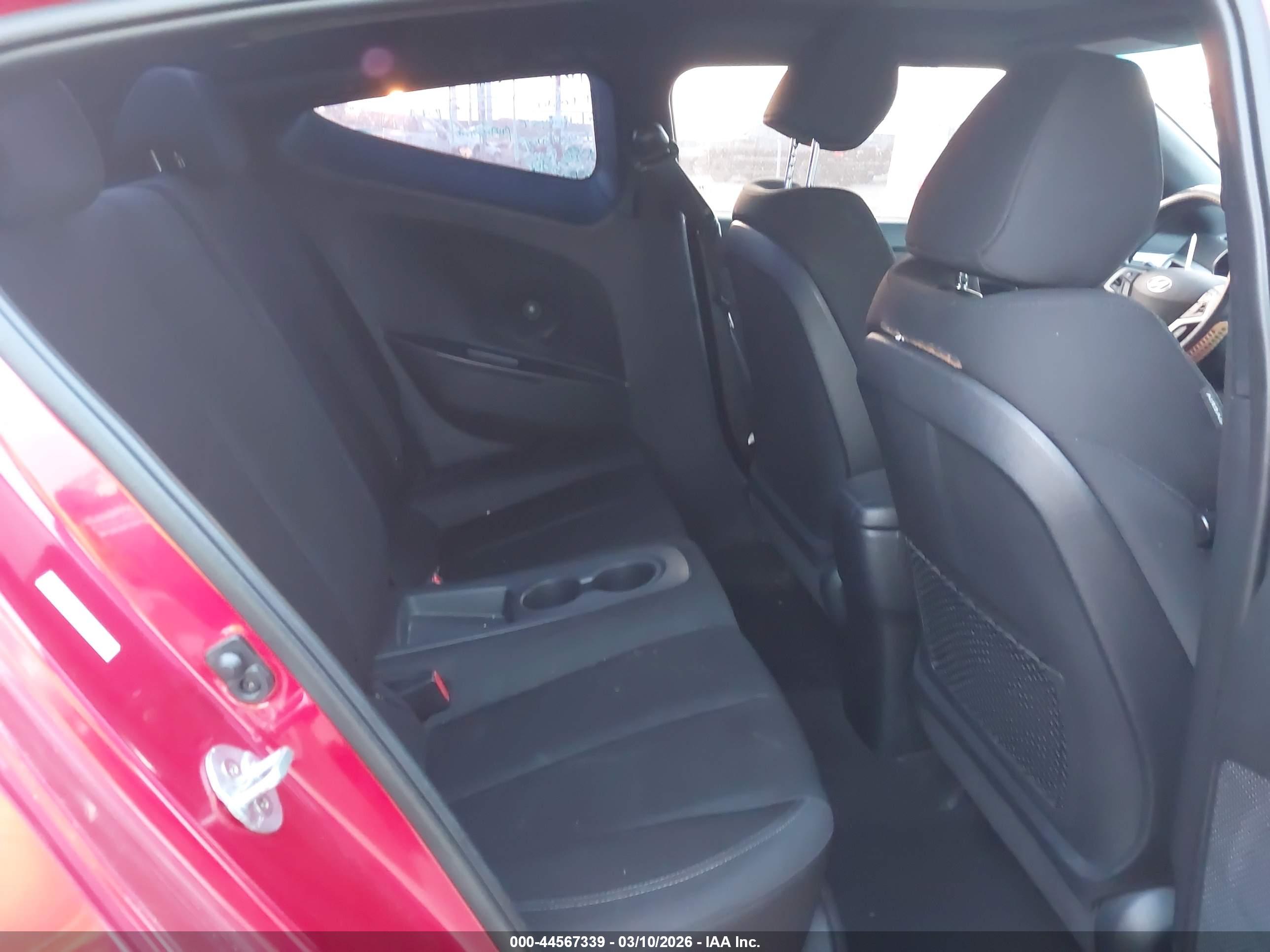 HYUNDAI VELOSTER image 8