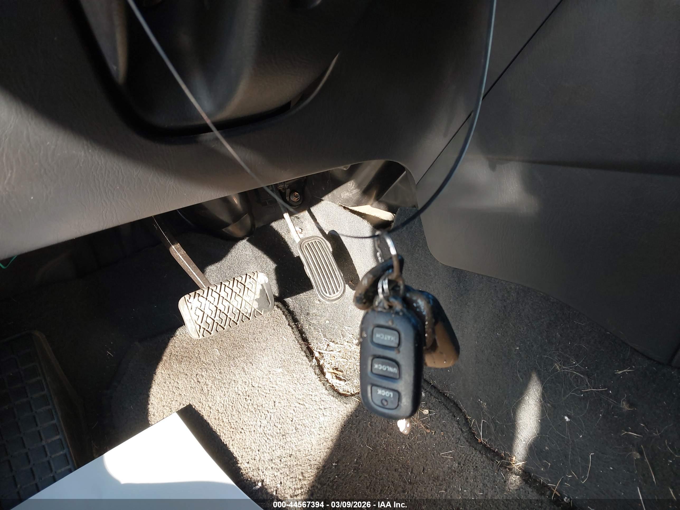 PONTIAC VIBE image 11