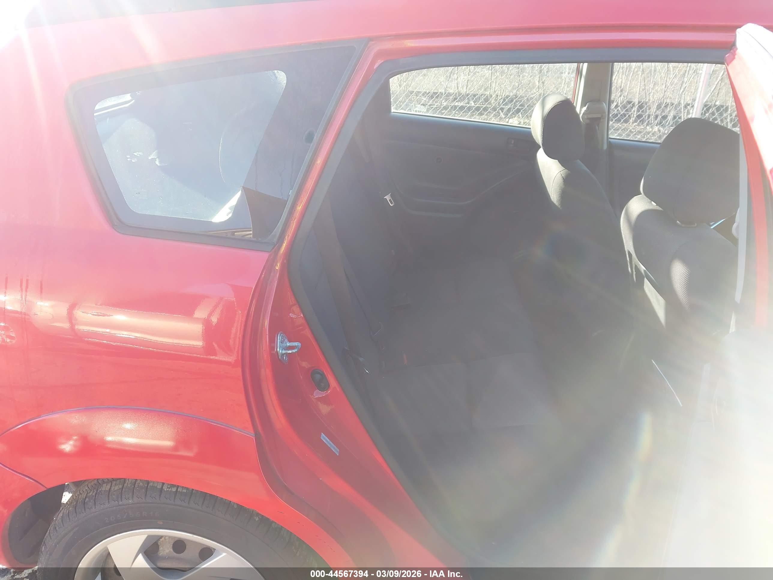 PONTIAC VIBE image 8