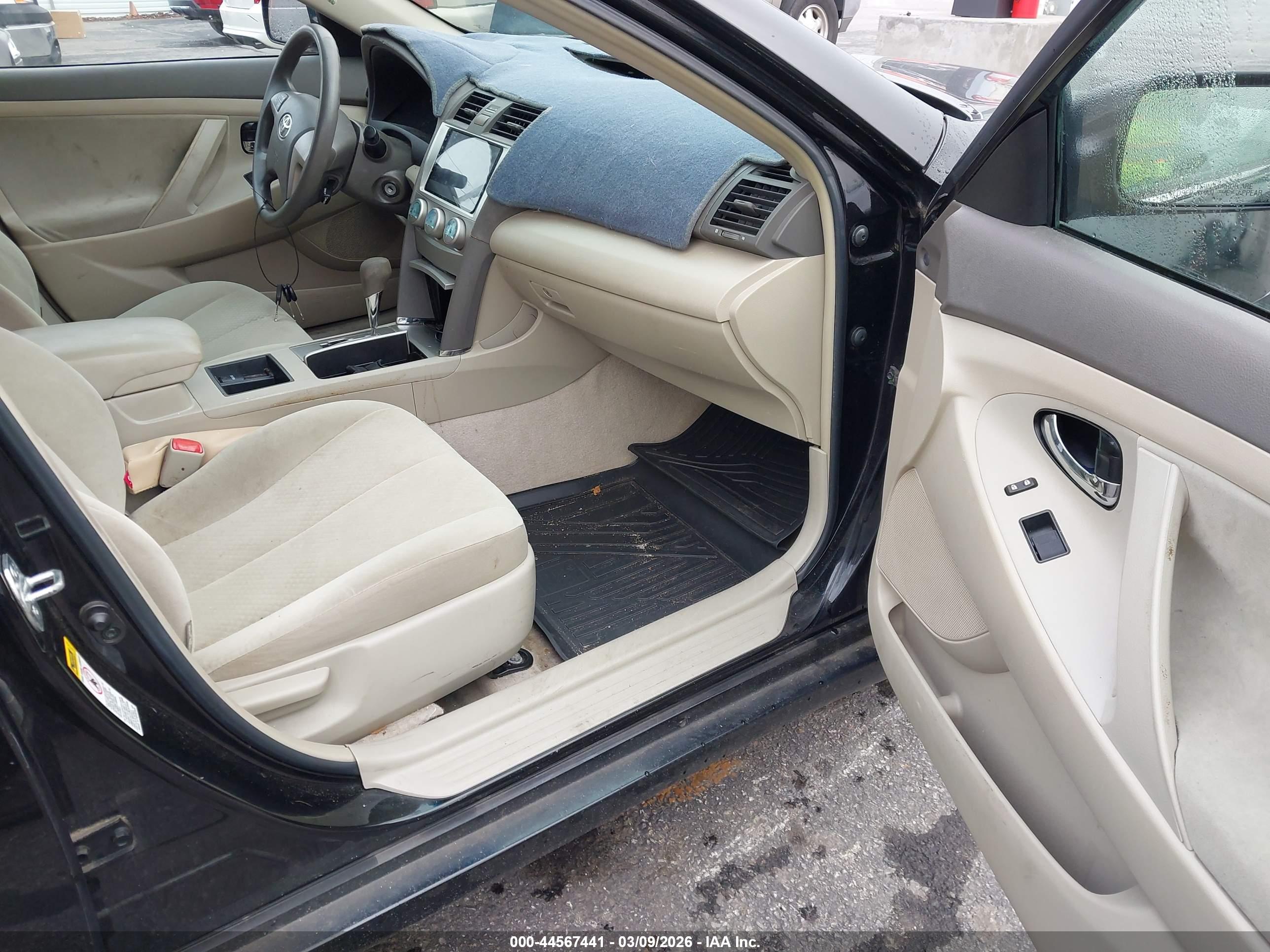 TOYOTA CAMRY image 5
