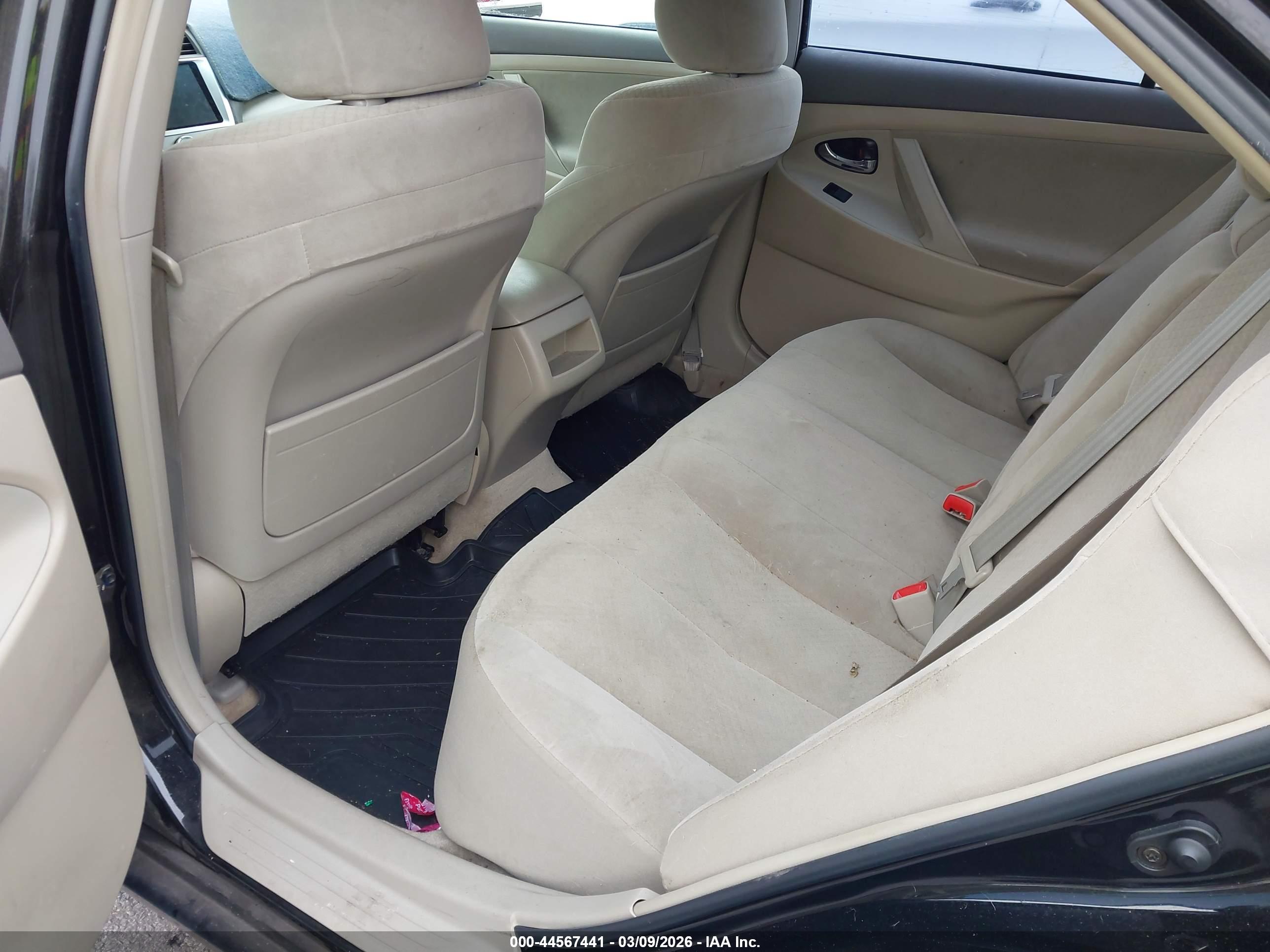 TOYOTA CAMRY image 8