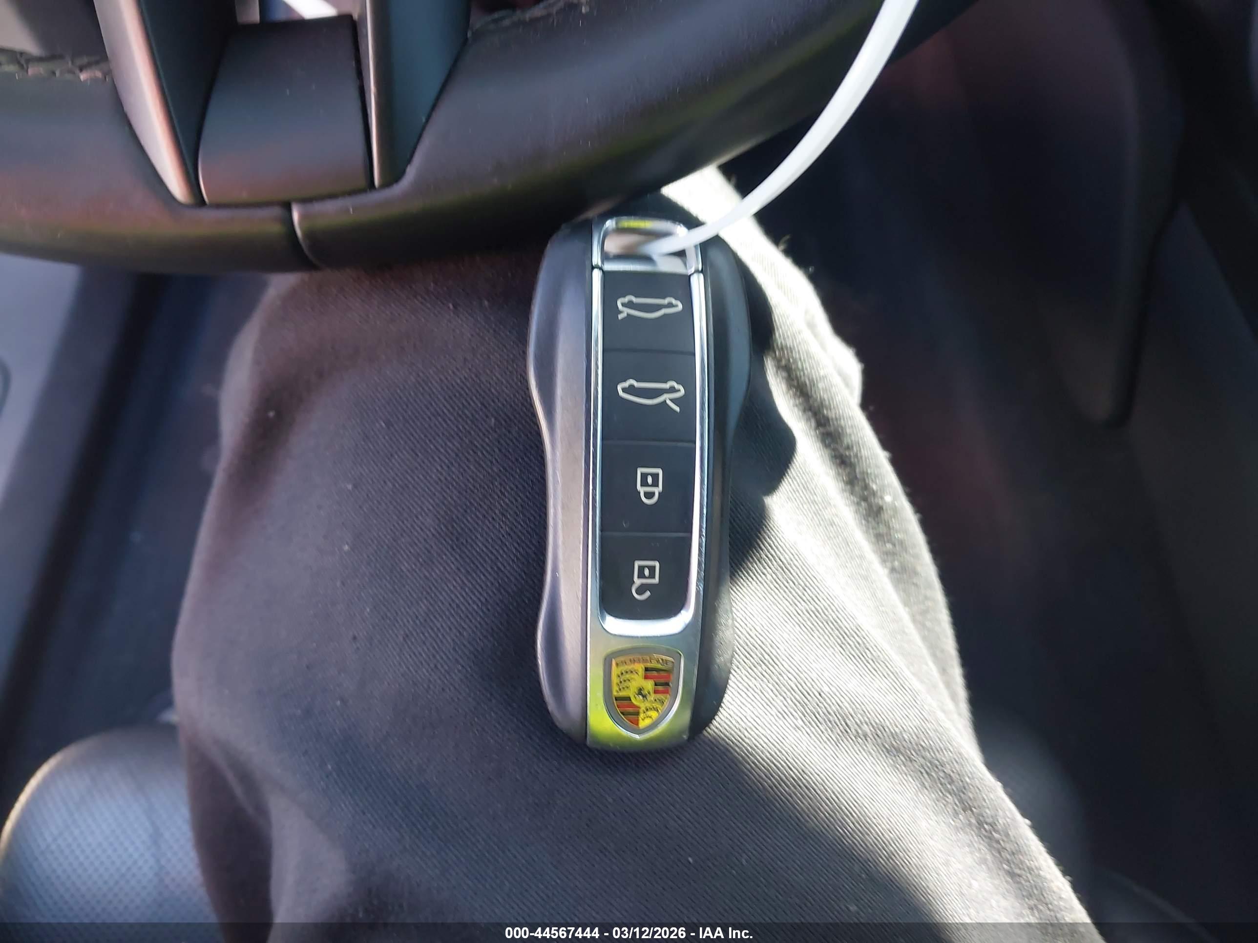 PORSCHE TAYCAN image 11