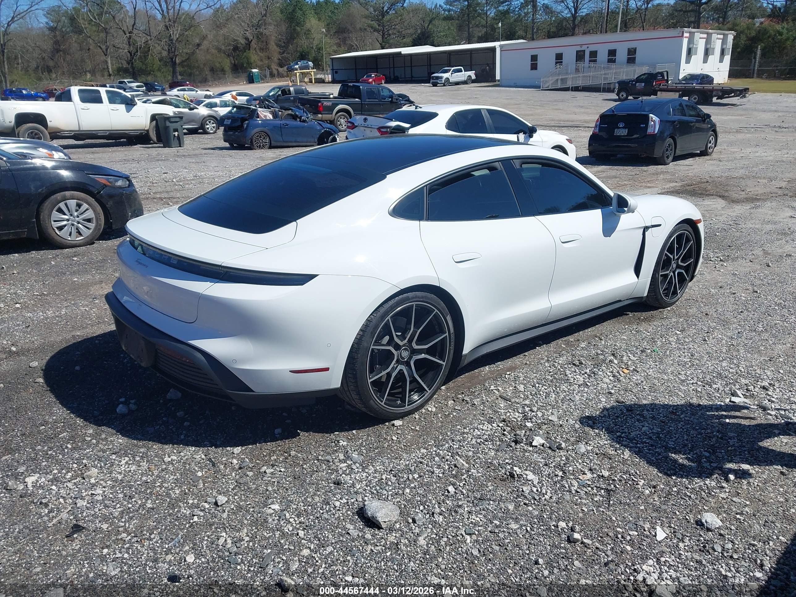 PORSCHE TAYCAN image 4
