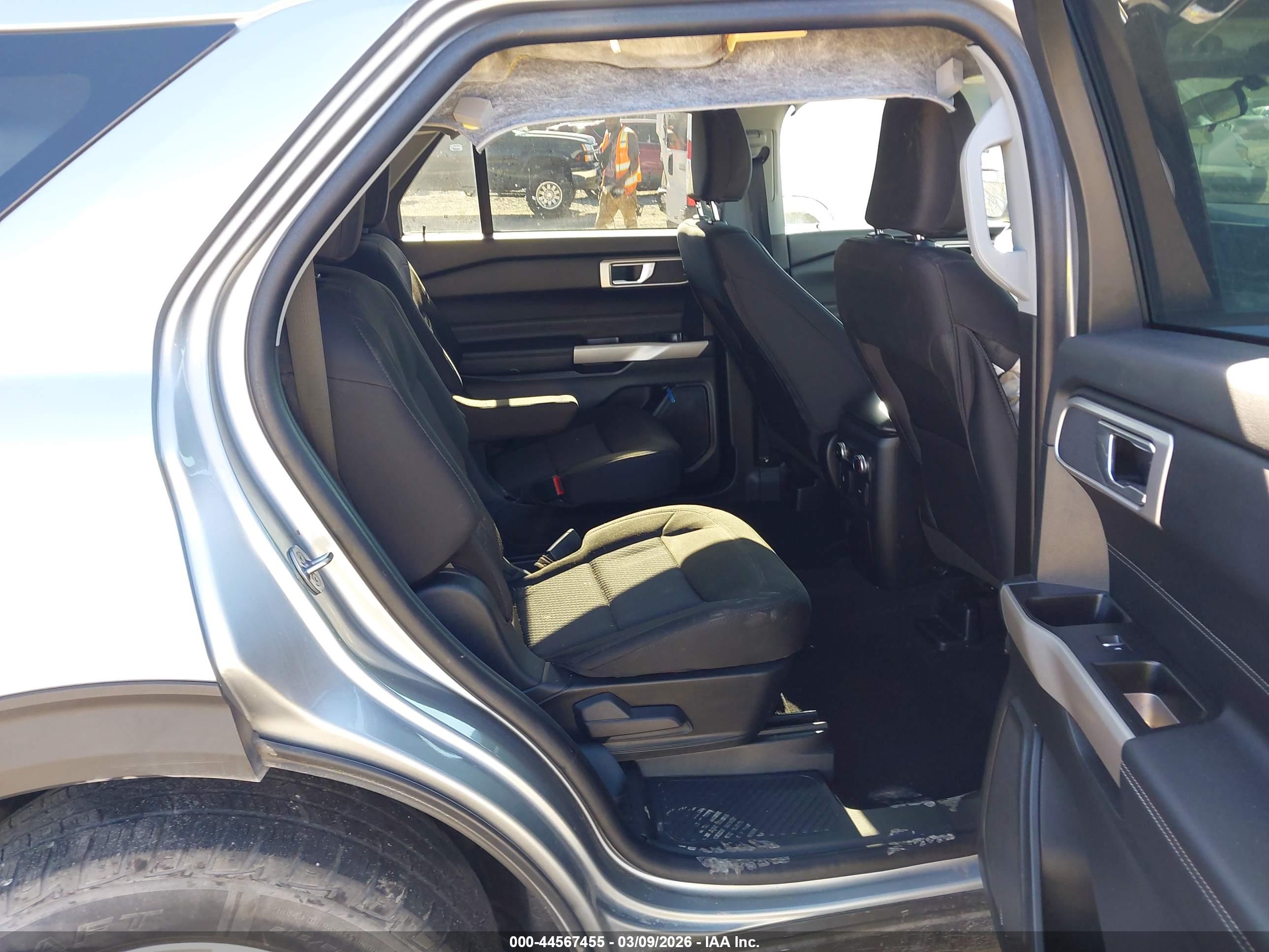 FORD EXPLORER image 8
