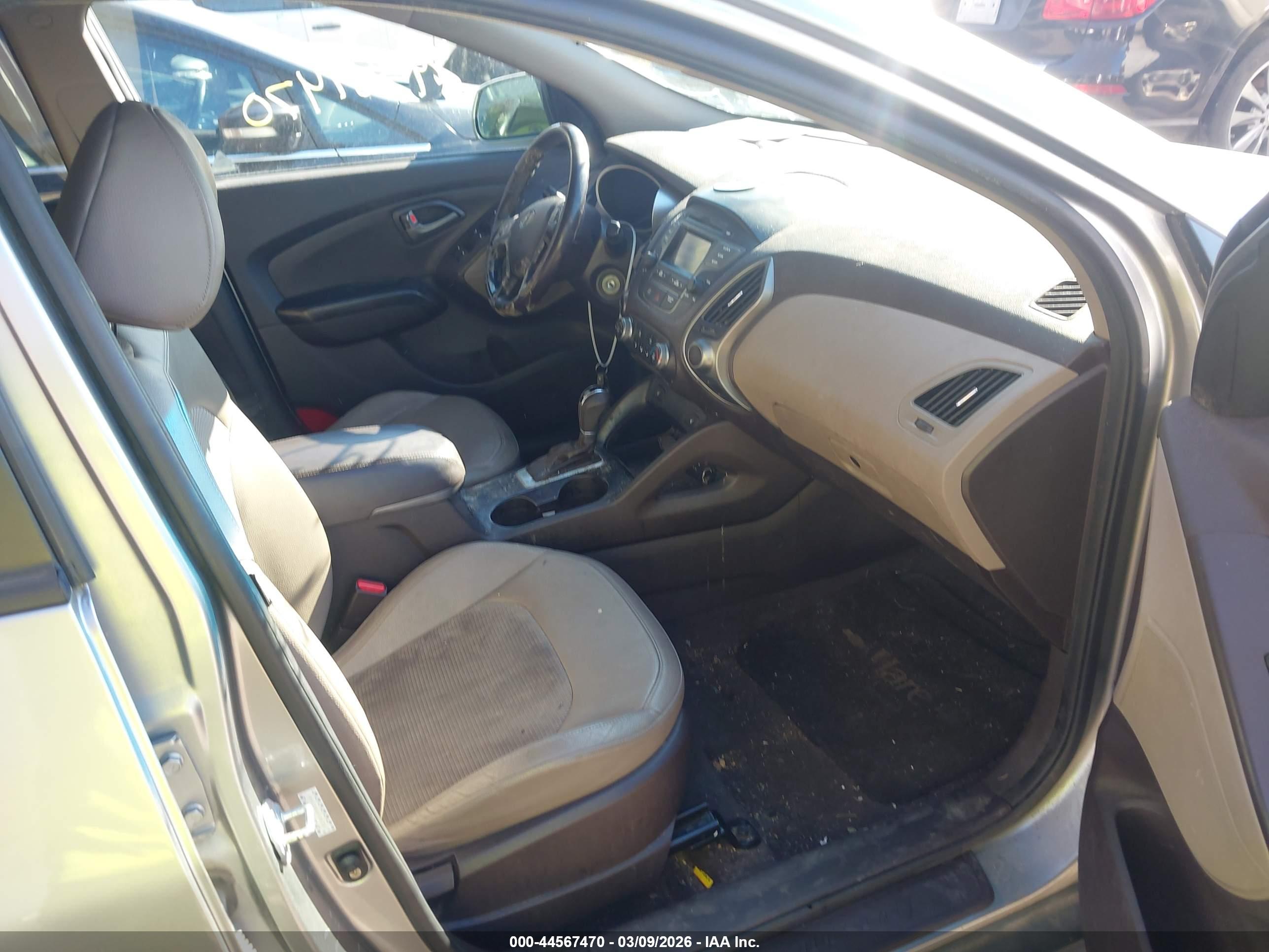 HYUNDAI TUCSON image 5