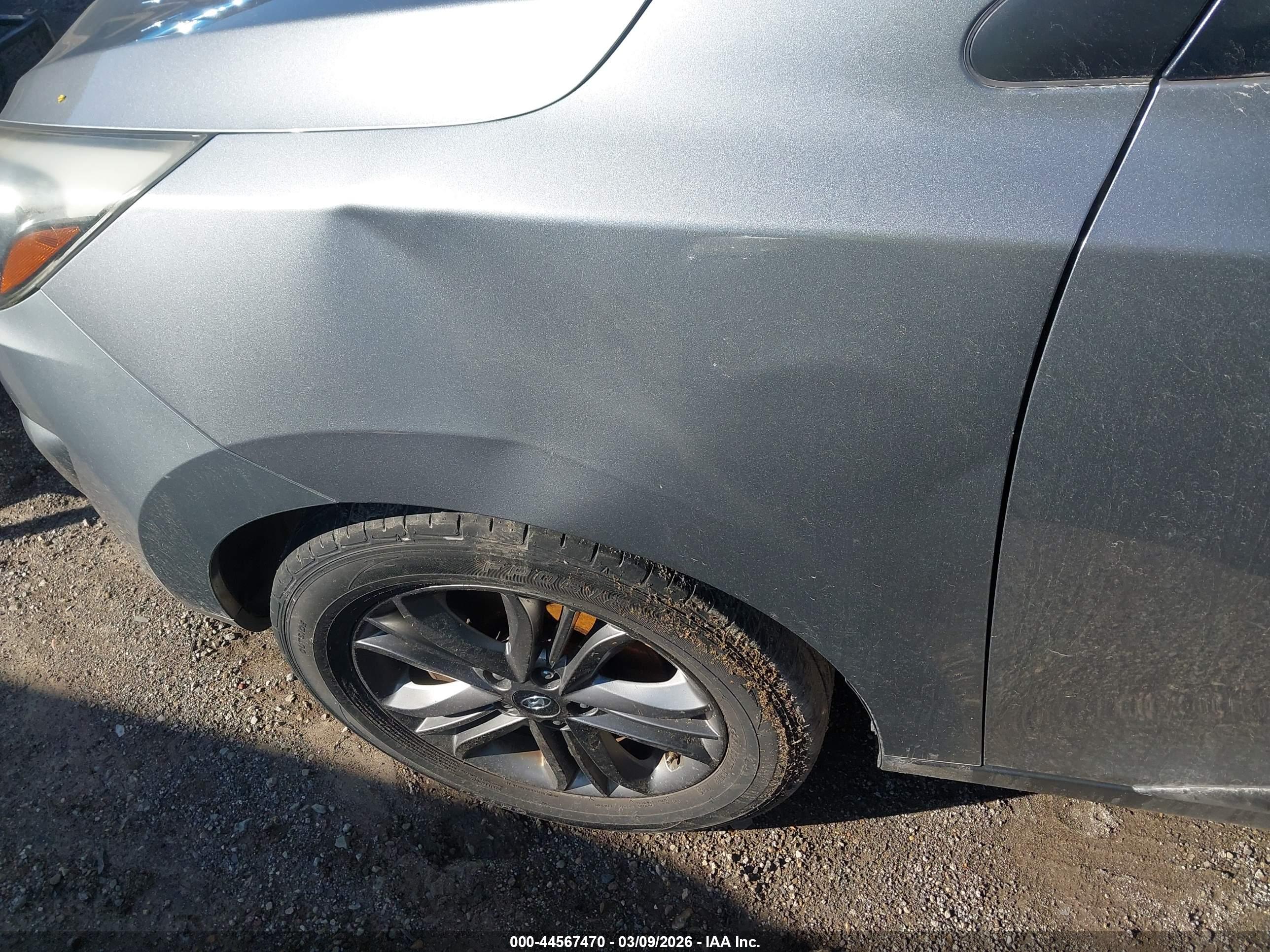 HYUNDAI TUCSON image 6