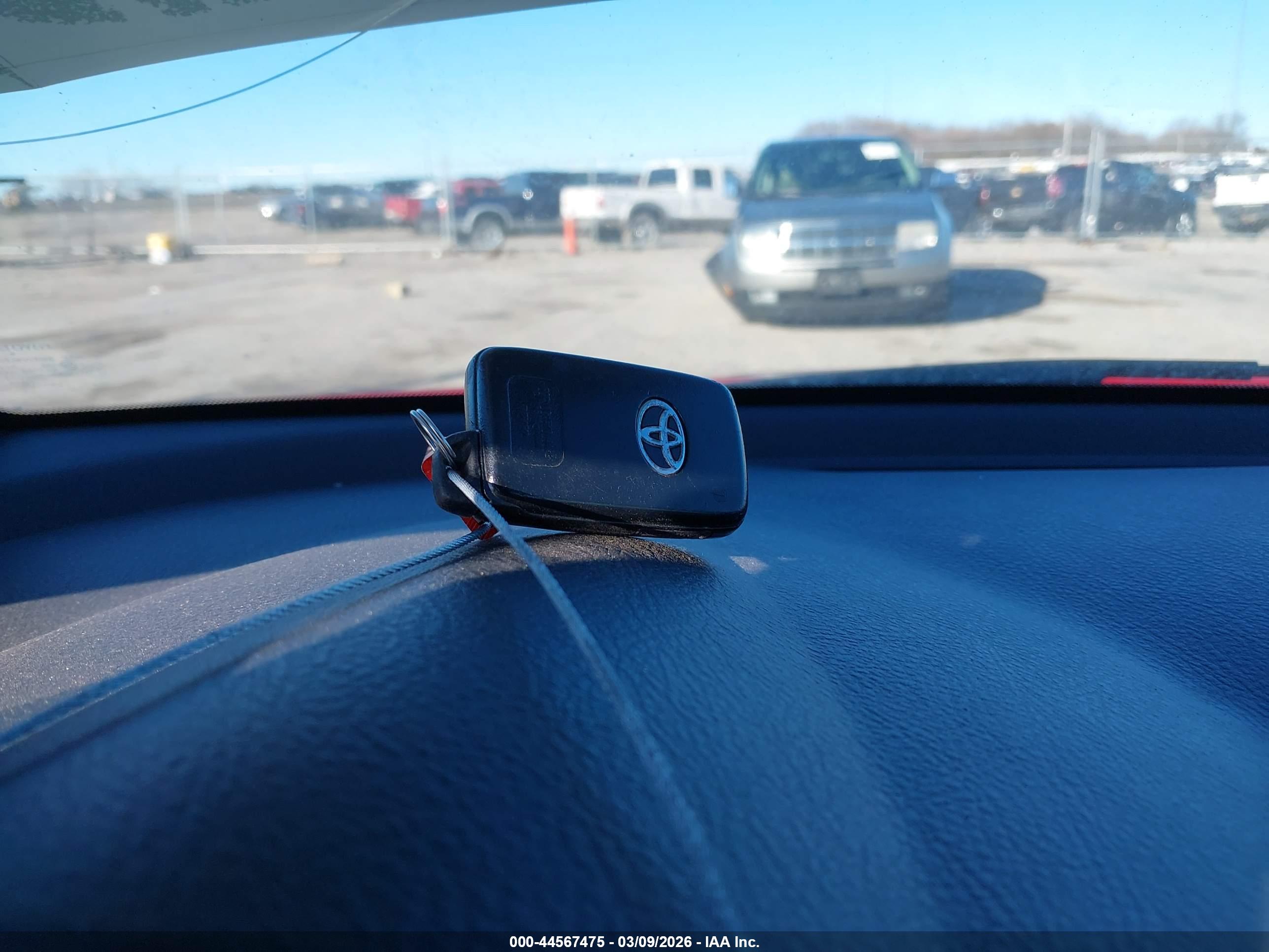 TOYOTA RAV4 image 11