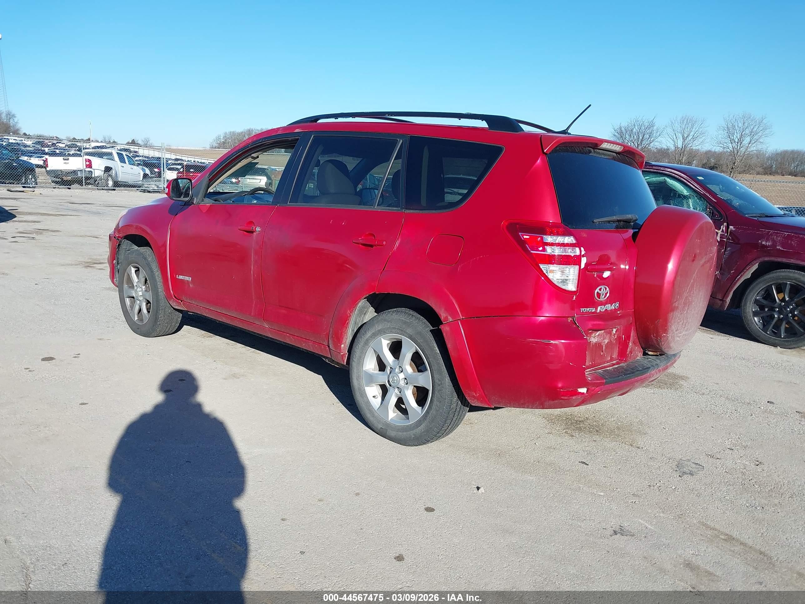 TOYOTA RAV4 image 3