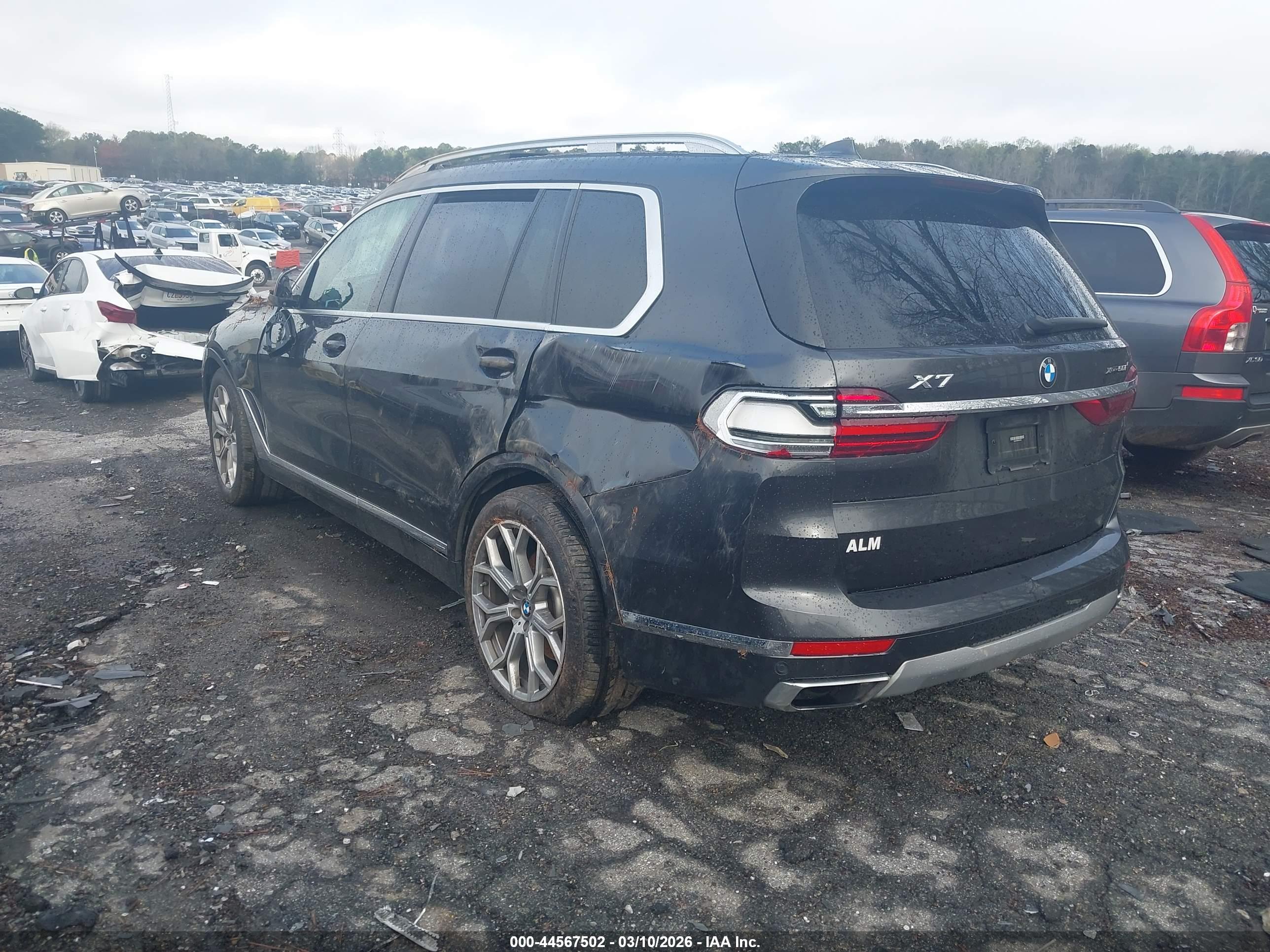 BMW X7 image 3