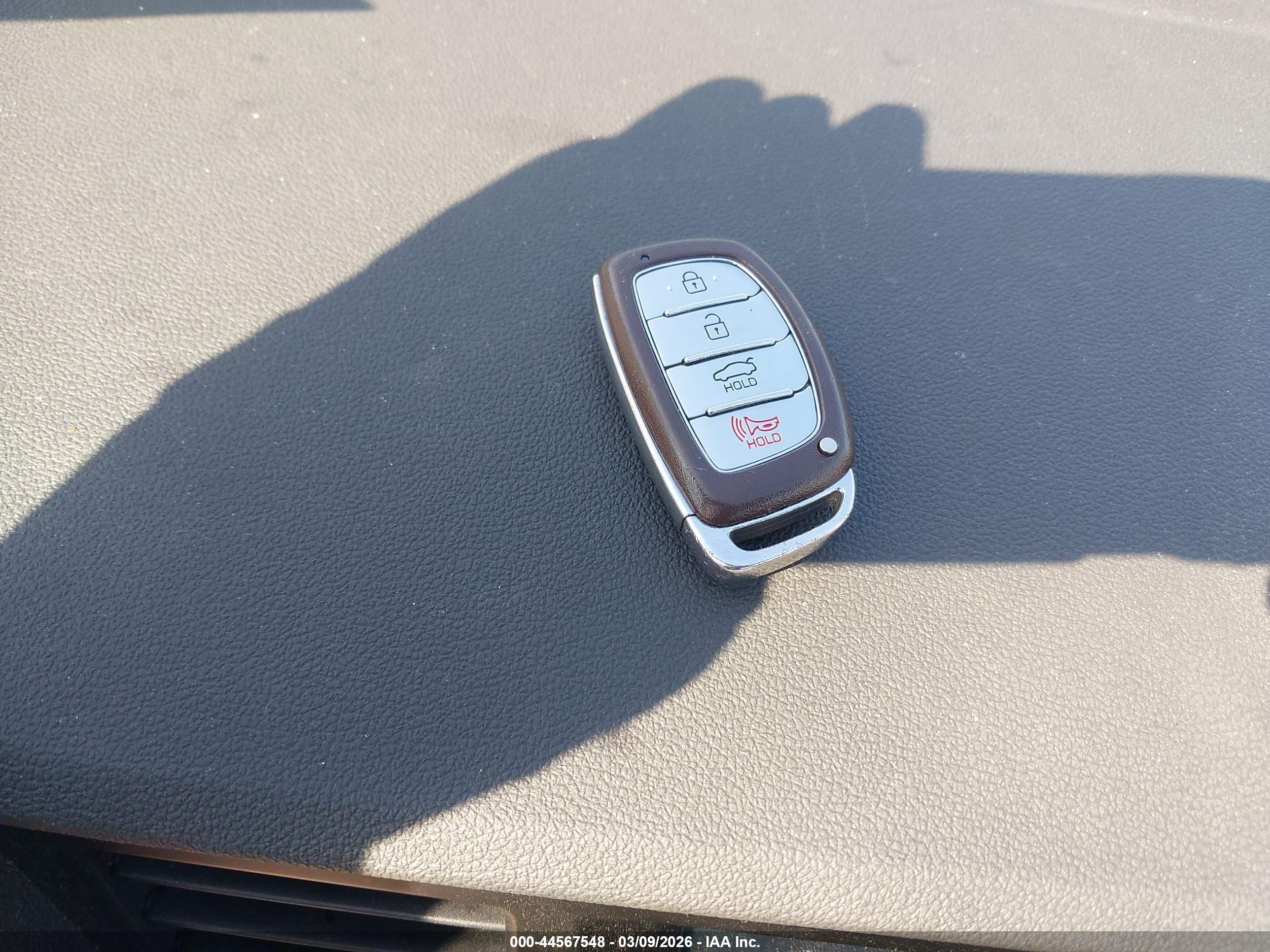 HYUNDAI ELANTRA image 11