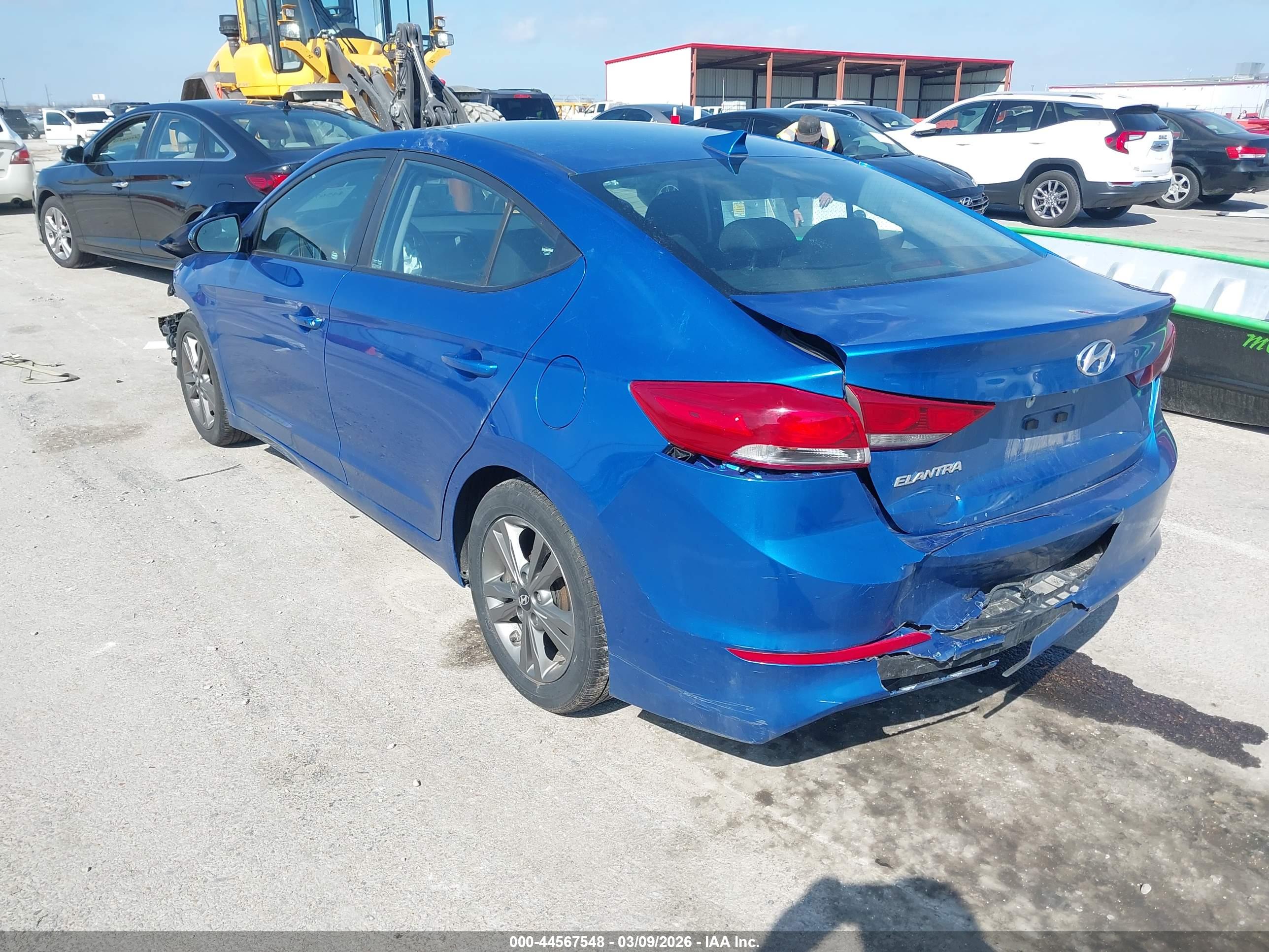 HYUNDAI ELANTRA image 3