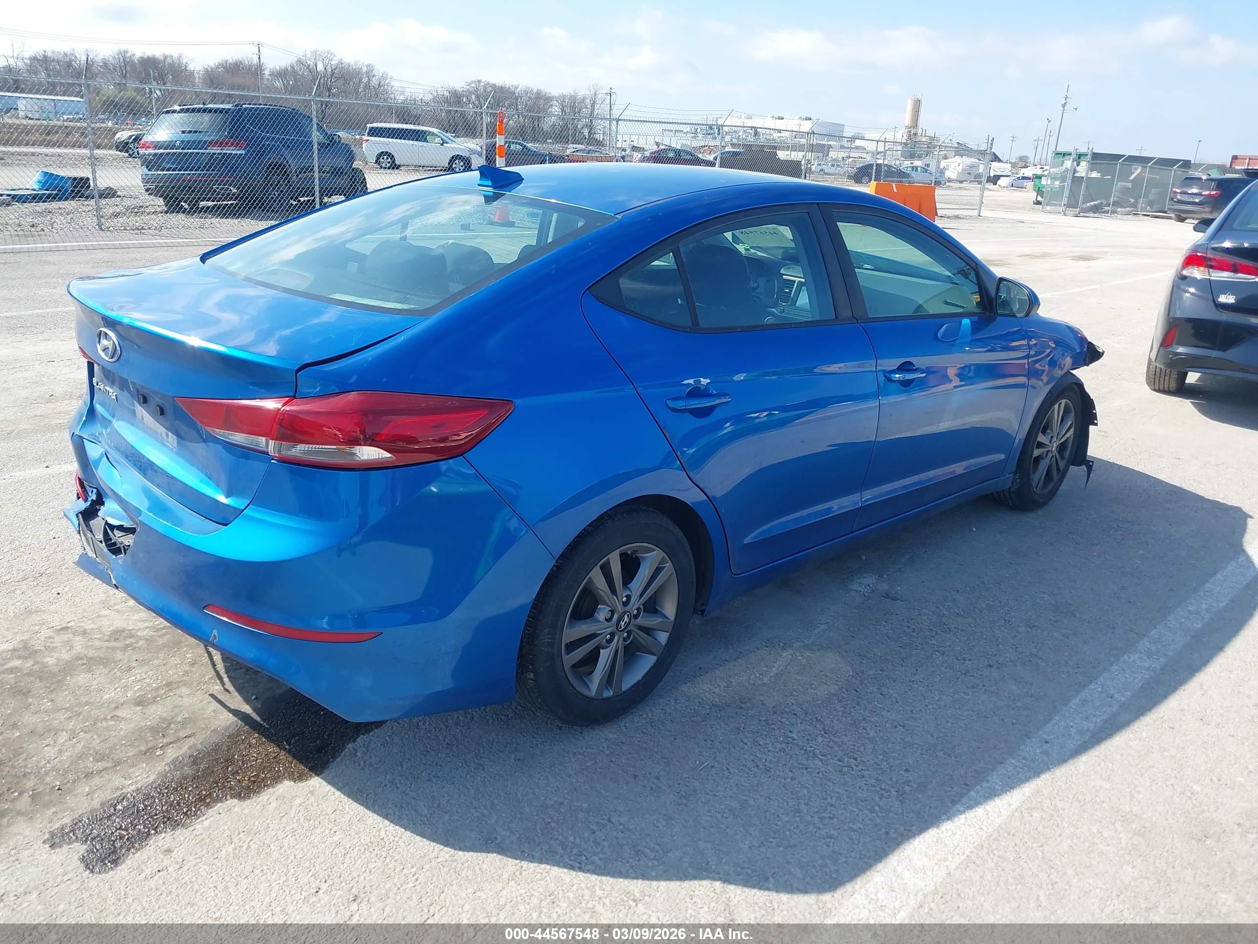 HYUNDAI ELANTRA image 4