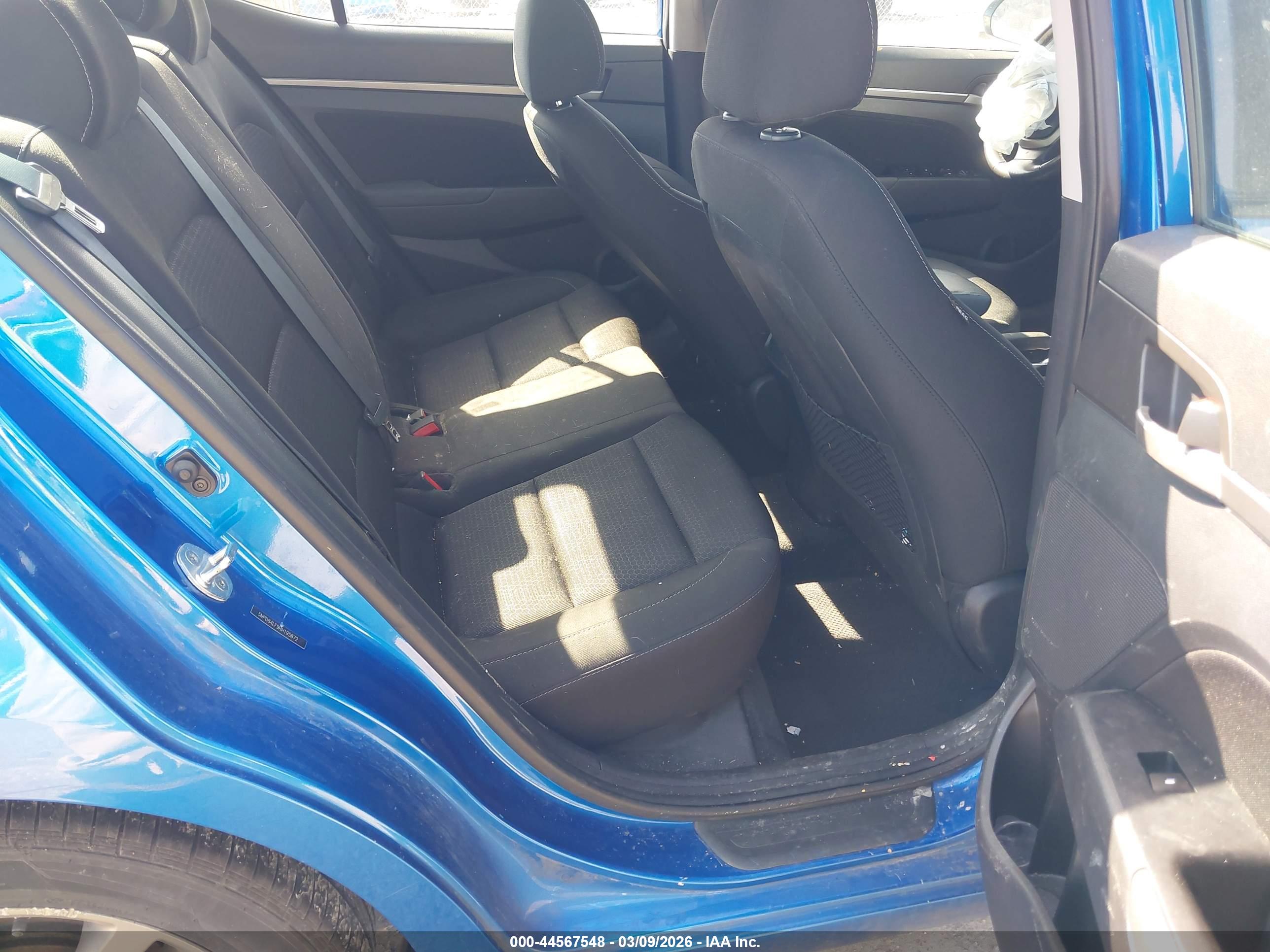 HYUNDAI ELANTRA image 8