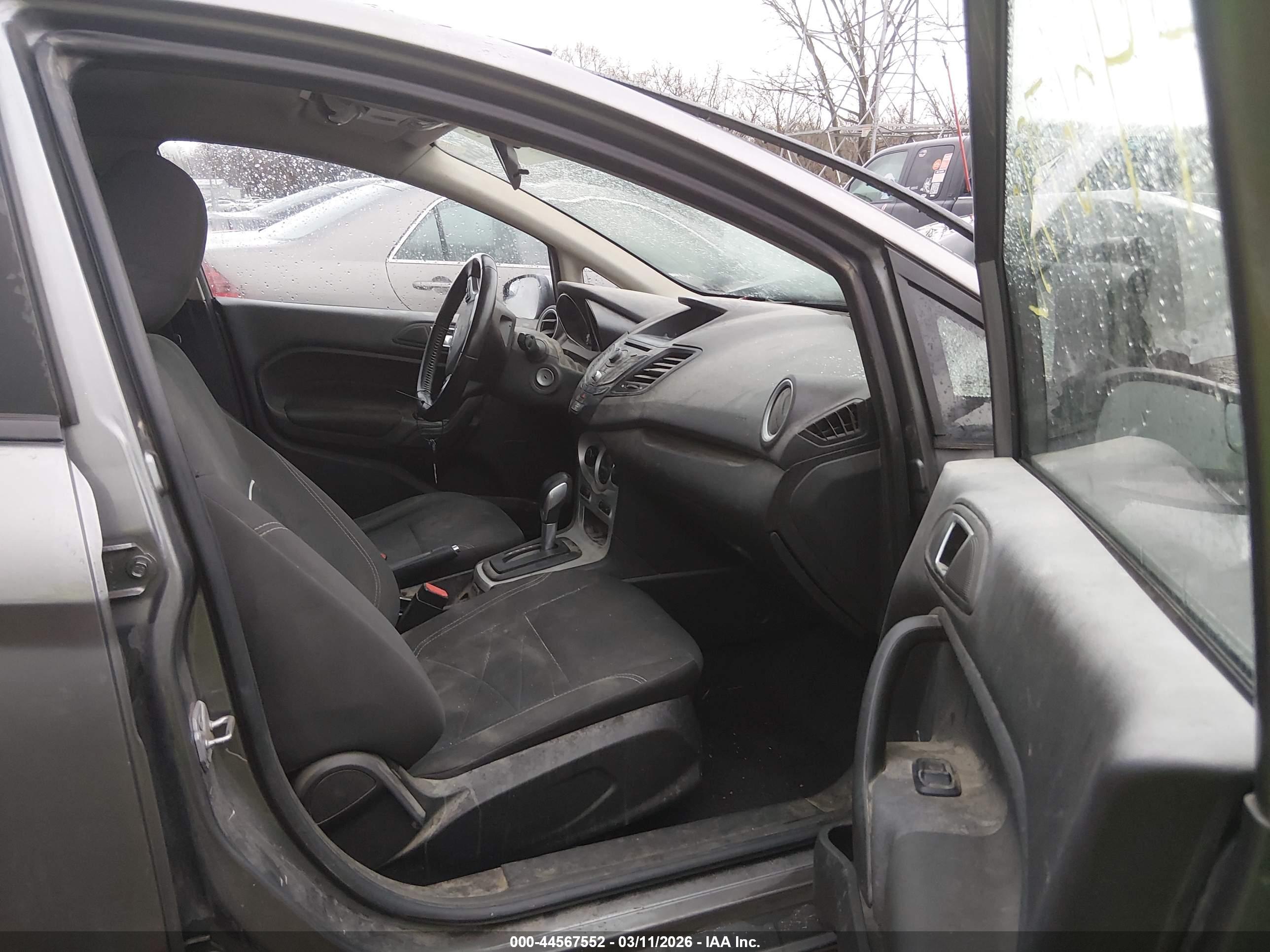 FORD FIESTA image 5