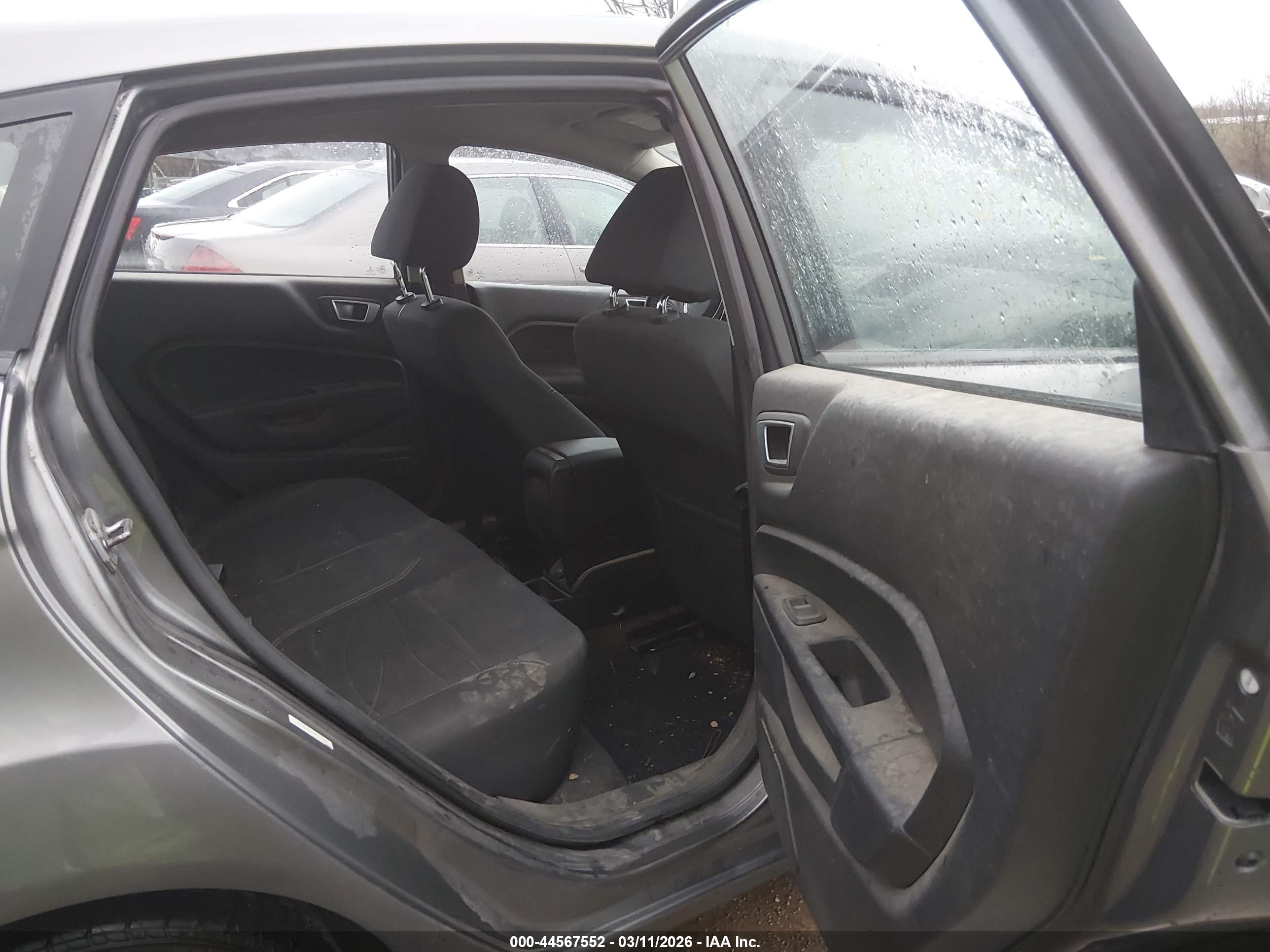 FORD FIESTA image 8
