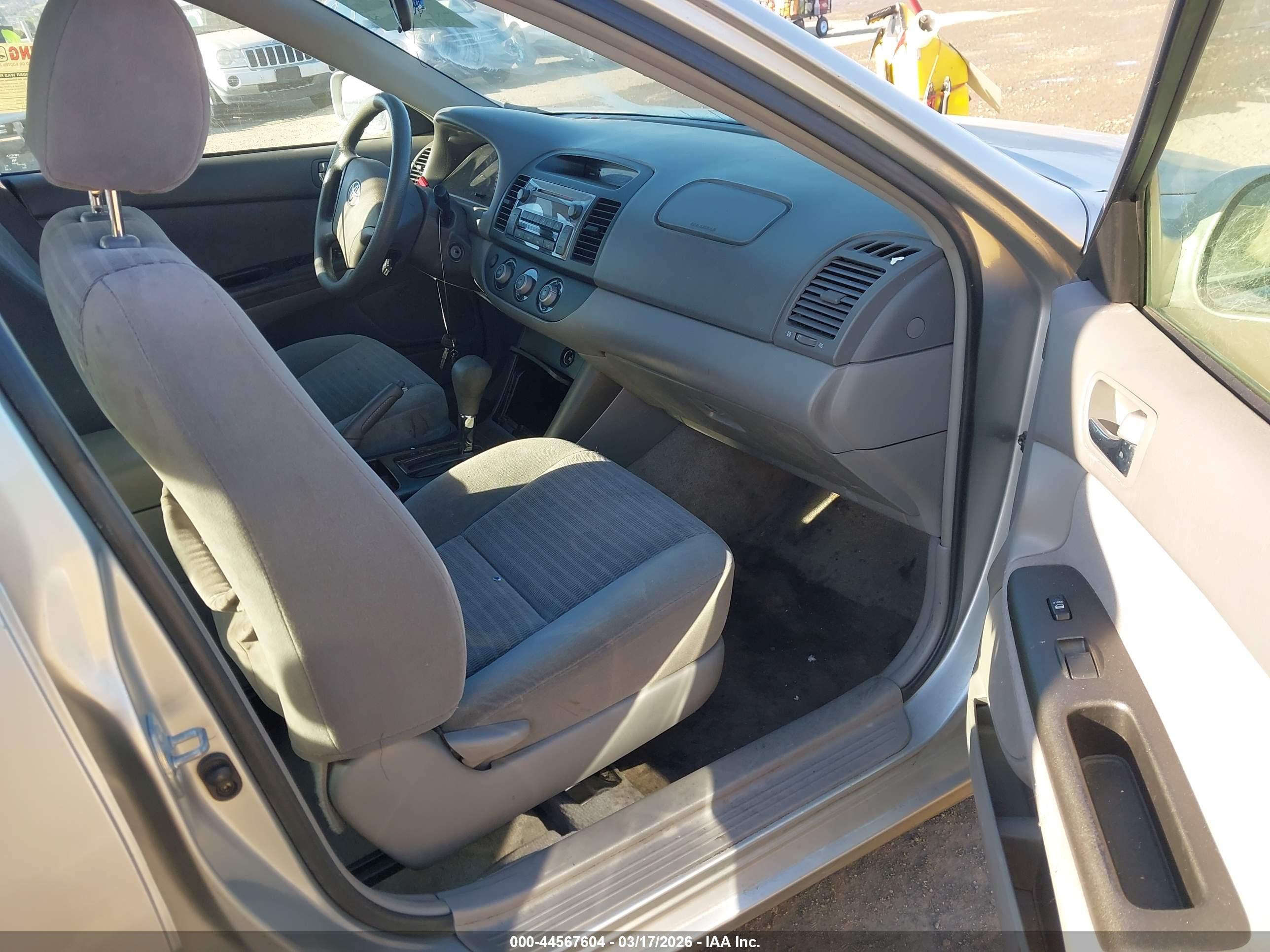 TOYOTA CAMRY image 5