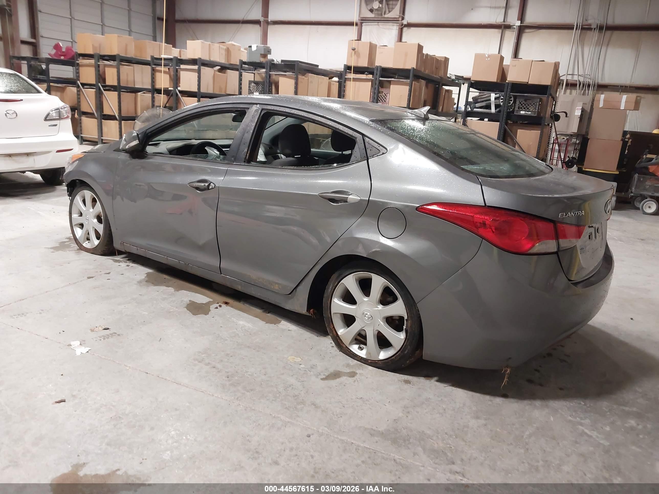 HYUNDAI ELANTRA image 3