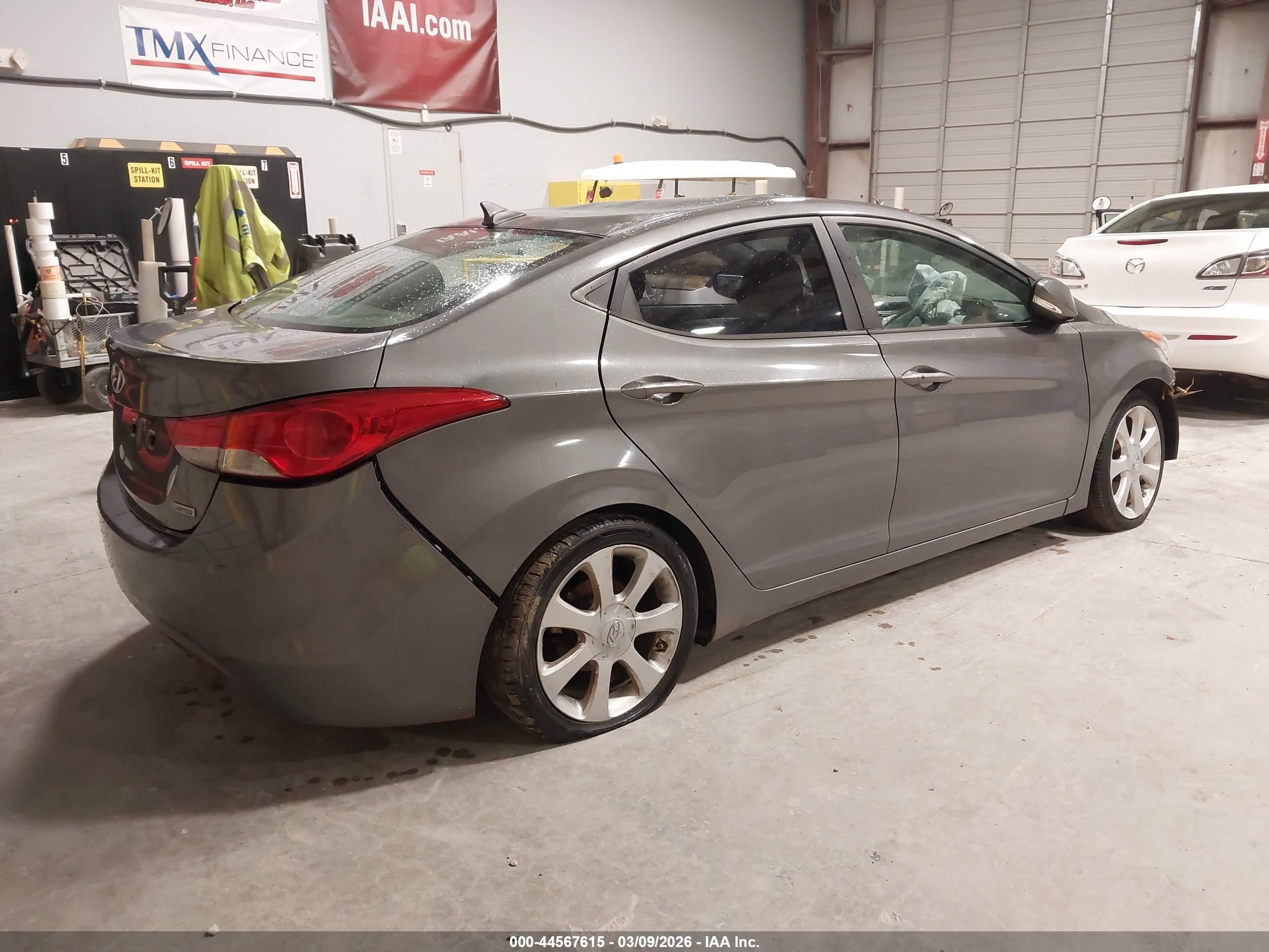 HYUNDAI ELANTRA image 4