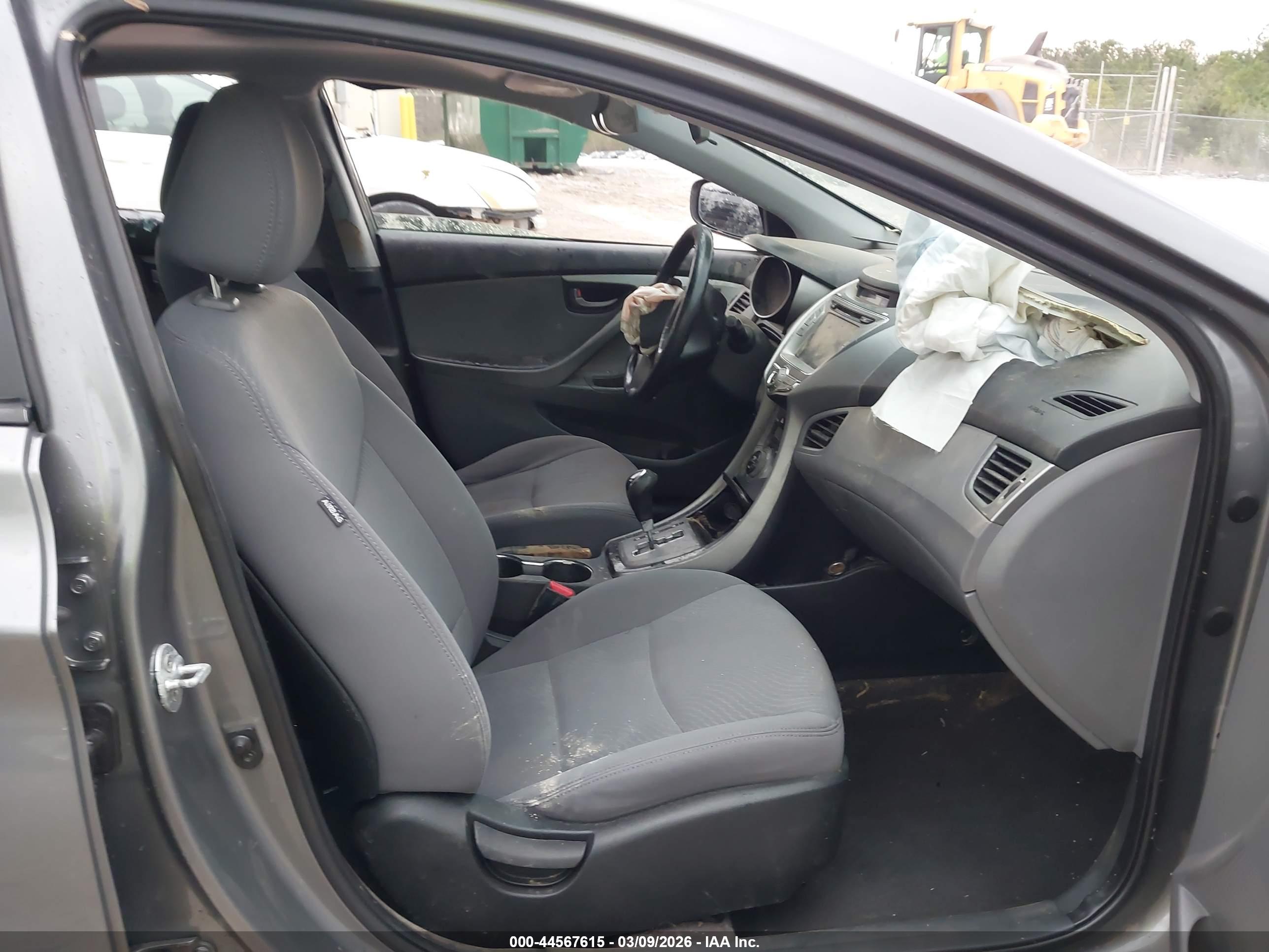 HYUNDAI ELANTRA image 5