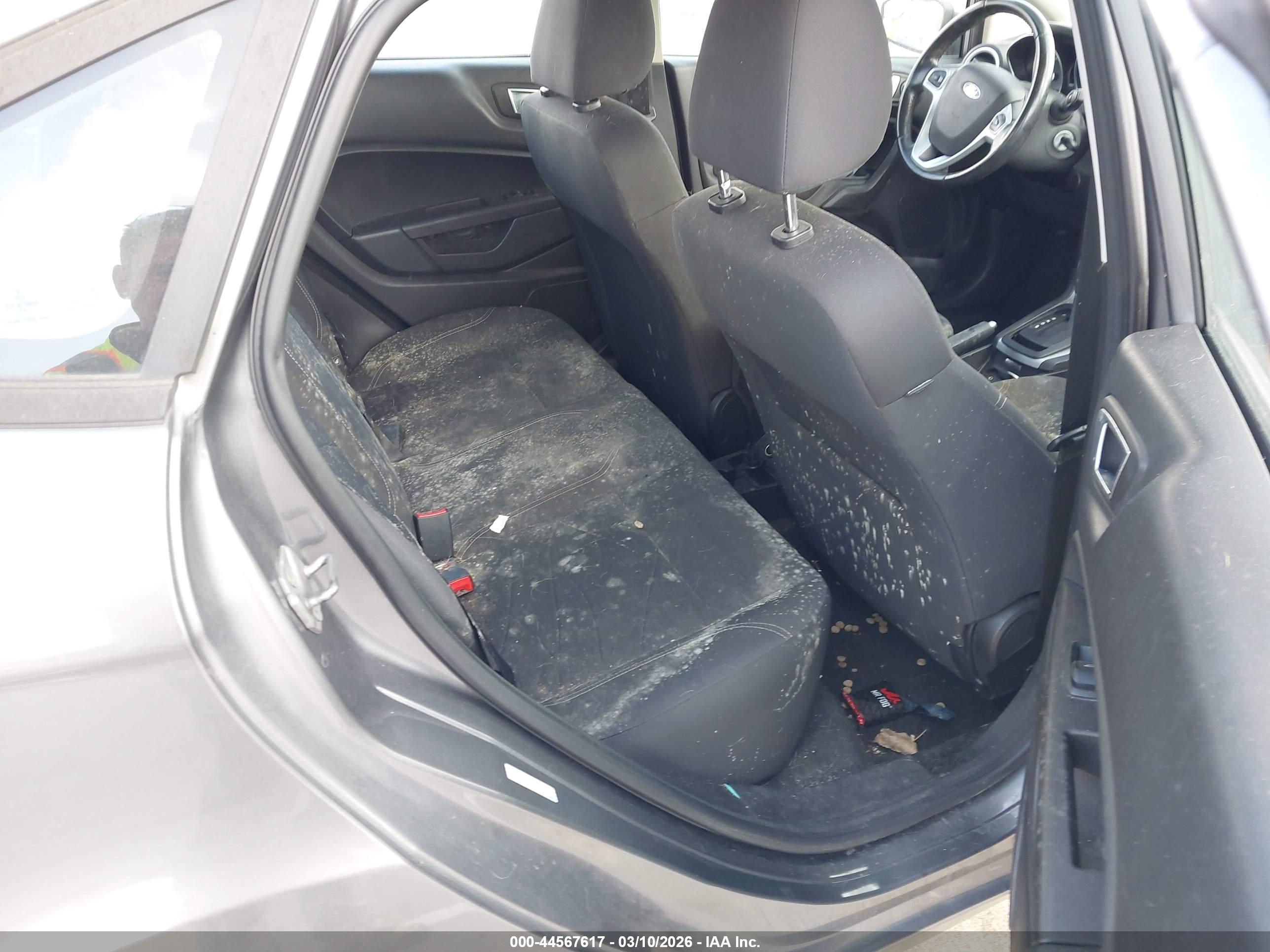 FORD FIESTA image 6