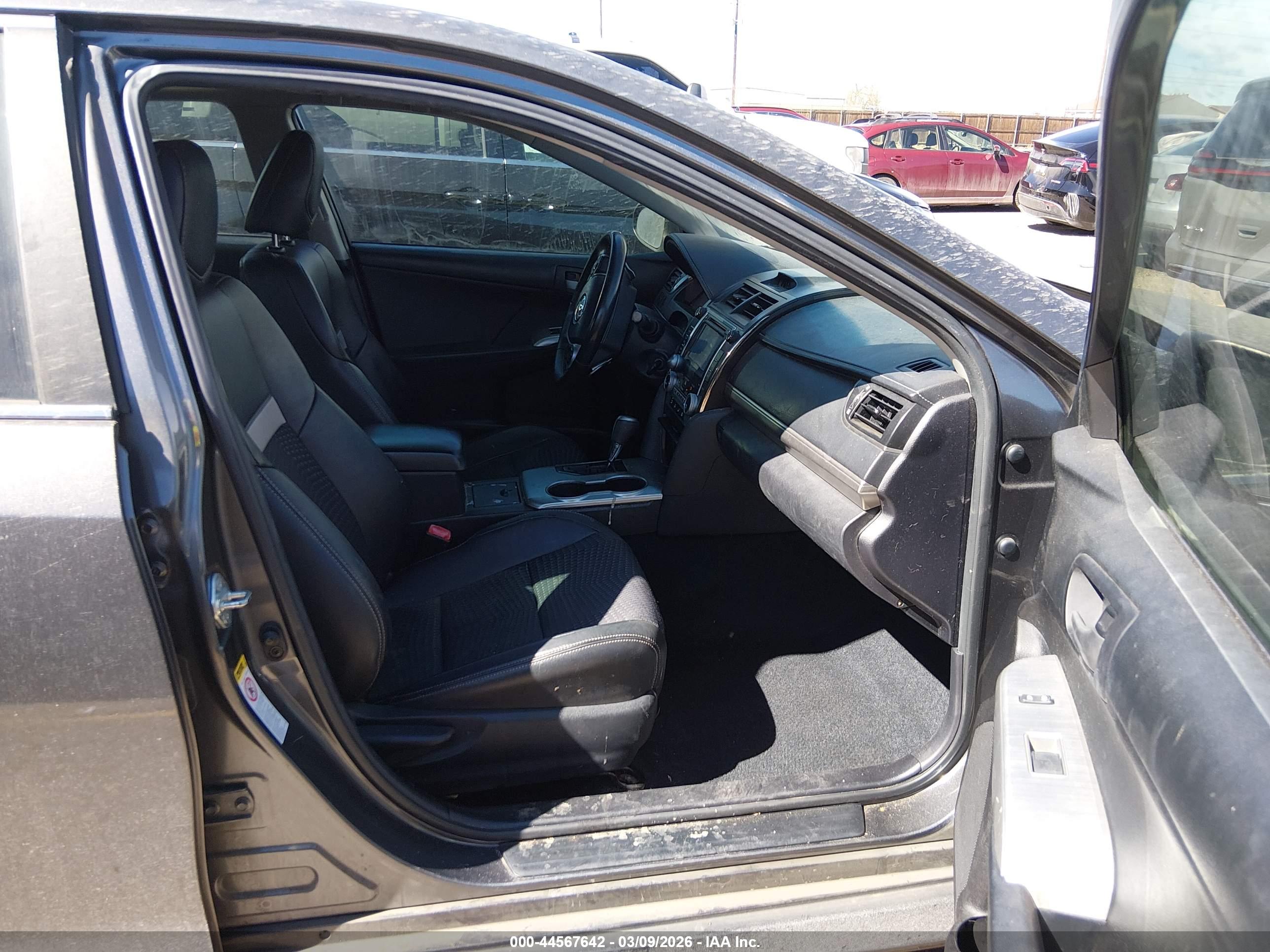 TOYOTA CAMRY image 5