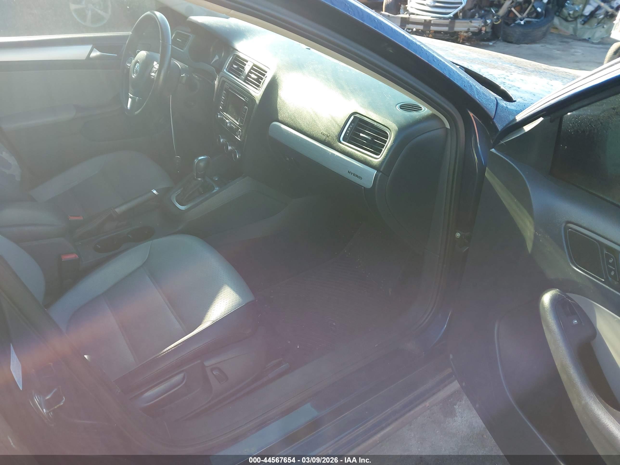VOLKSWAGEN JETTA image 5
