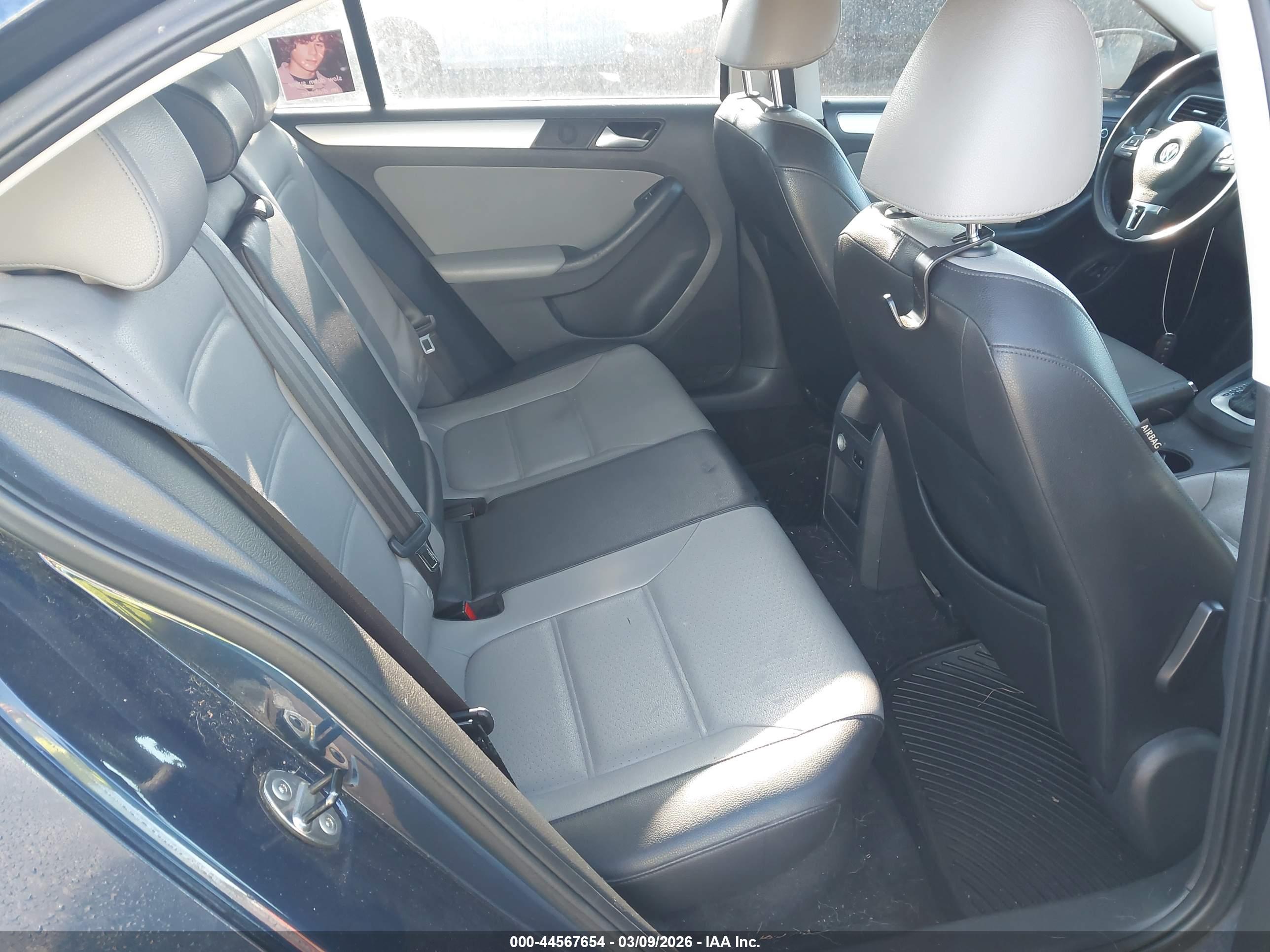 VOLKSWAGEN JETTA image 8