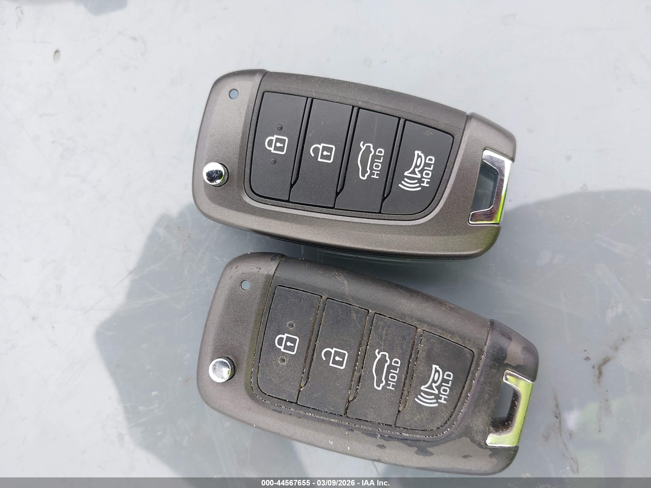 HYUNDAI ACCENT image 11