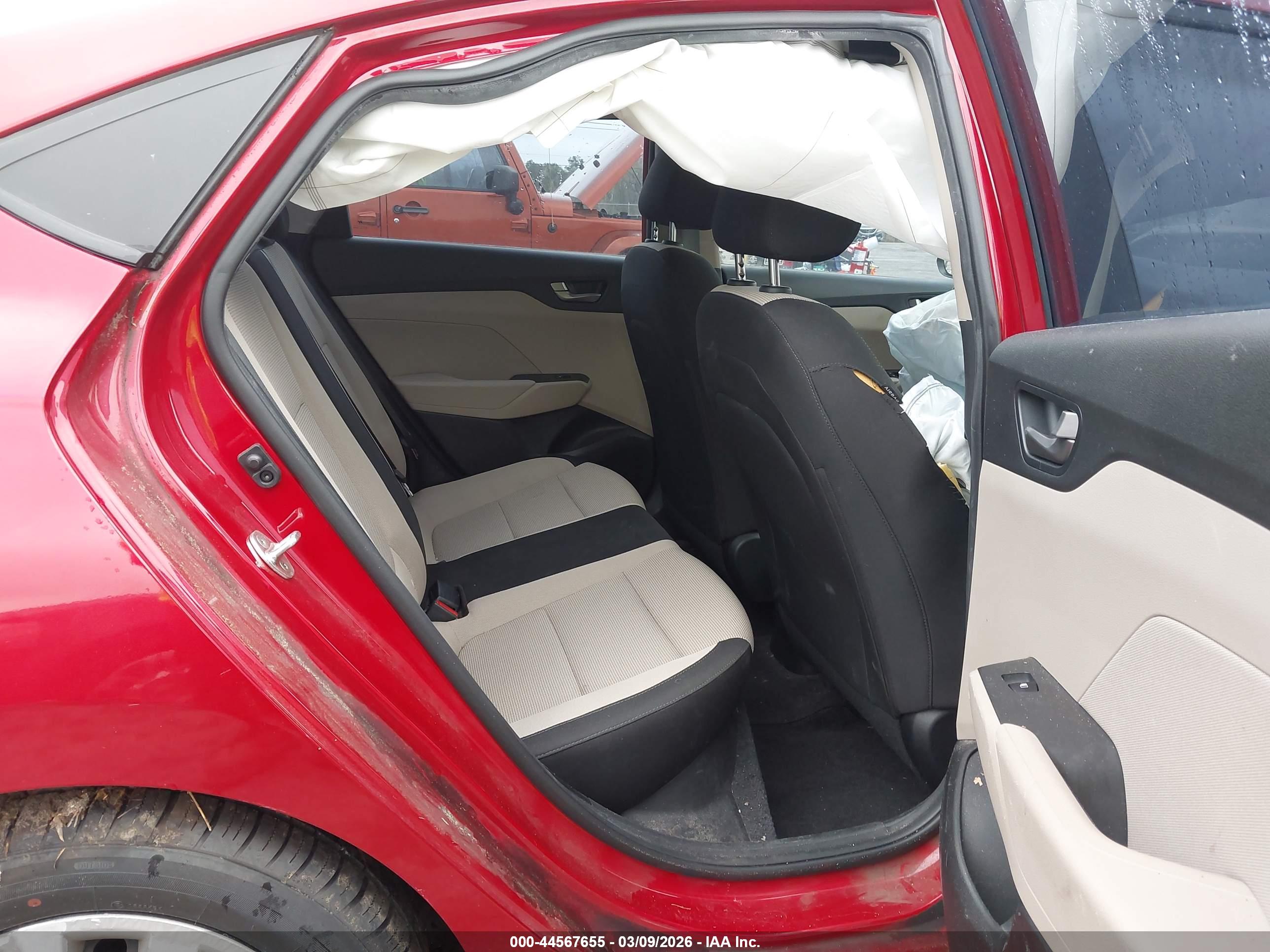 HYUNDAI ACCENT image 8