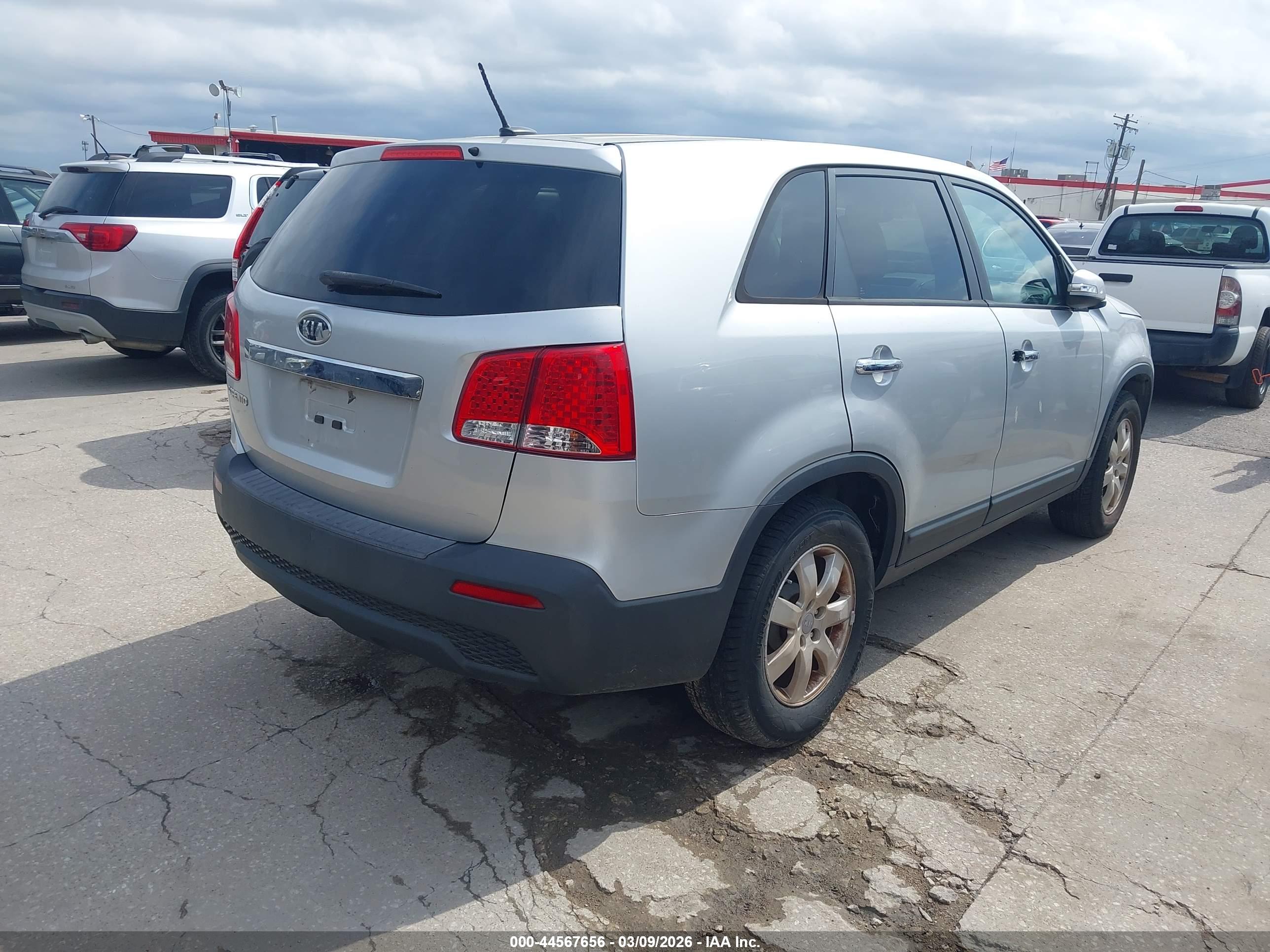 KIA SORENTO image 4