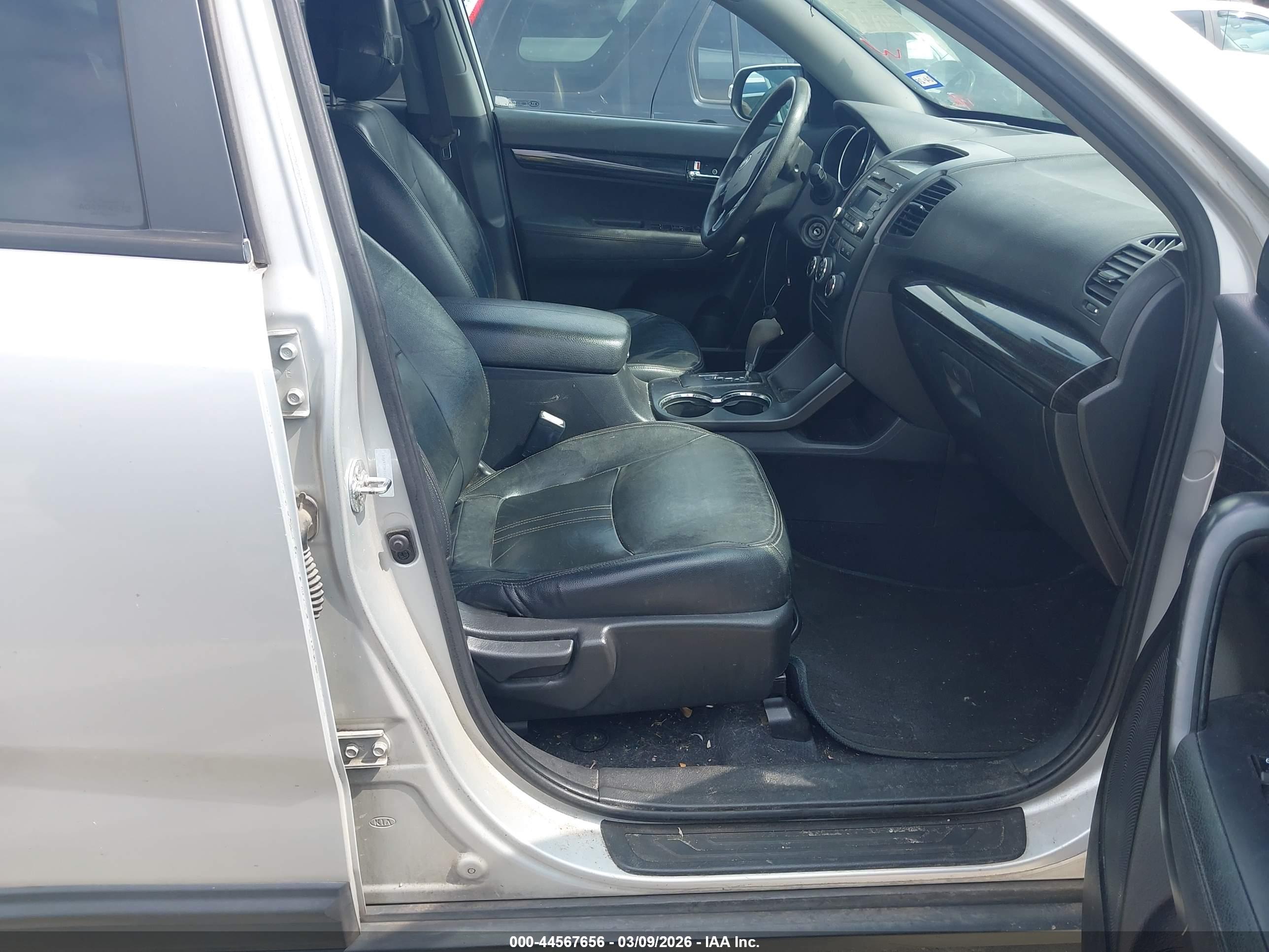 KIA SORENTO image 5