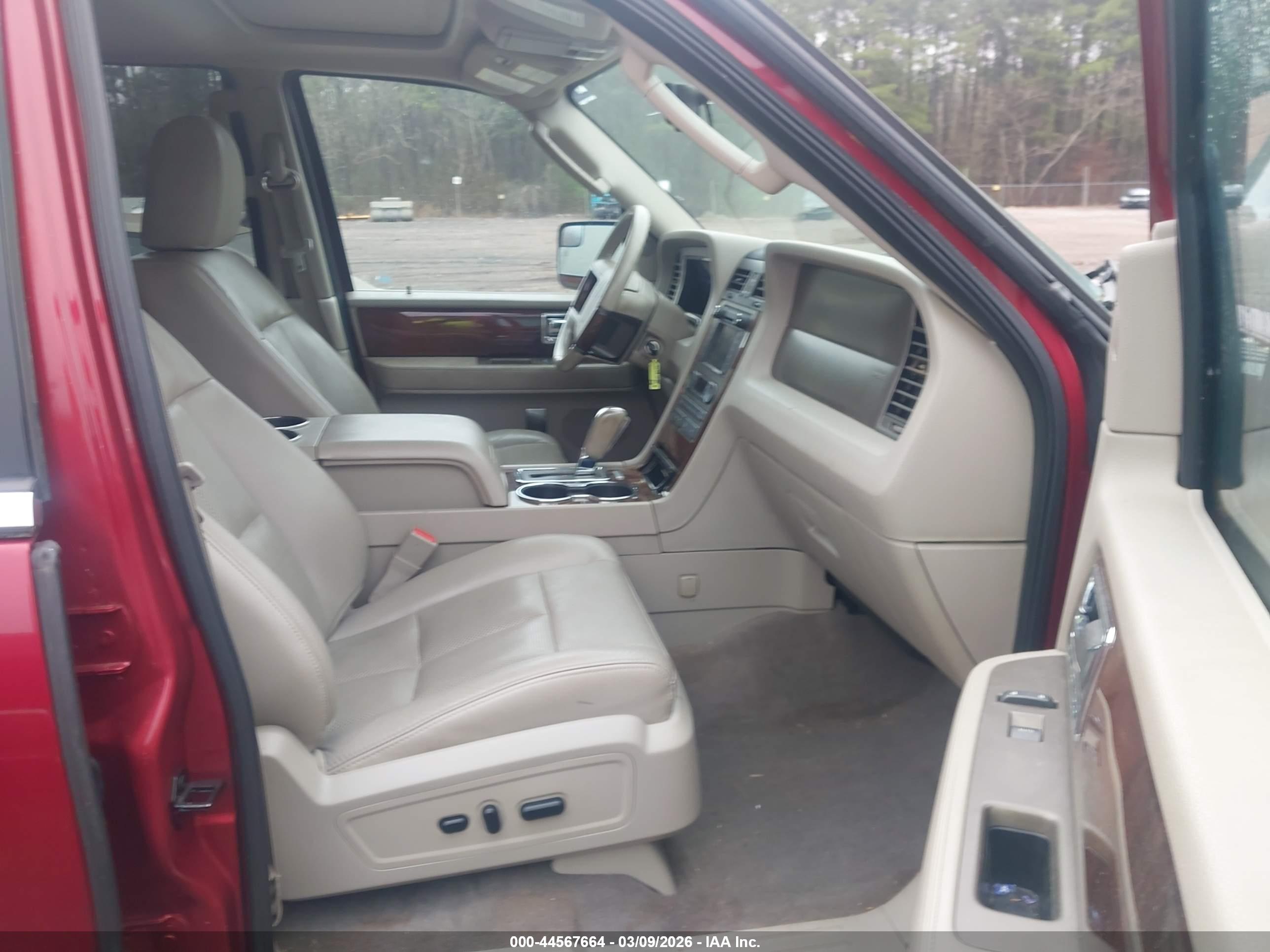 LINCOLN NAVIGATOR image 8