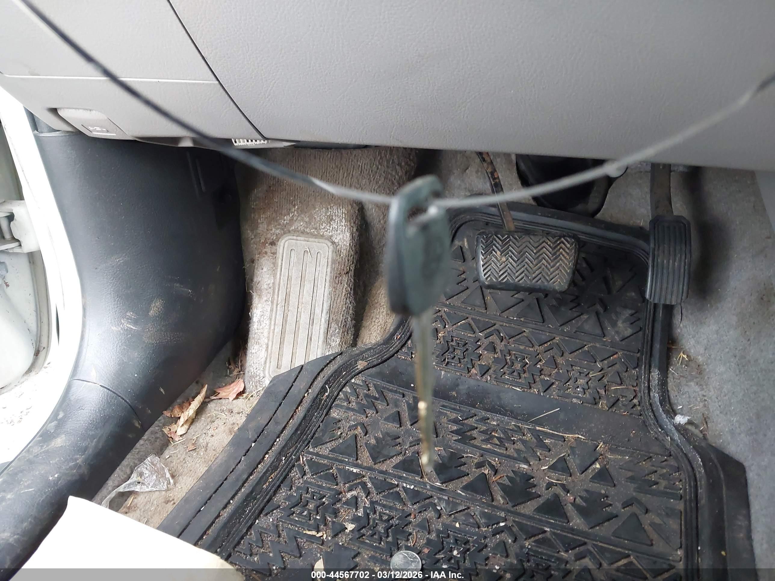 TOYOTA RAV4 image 11