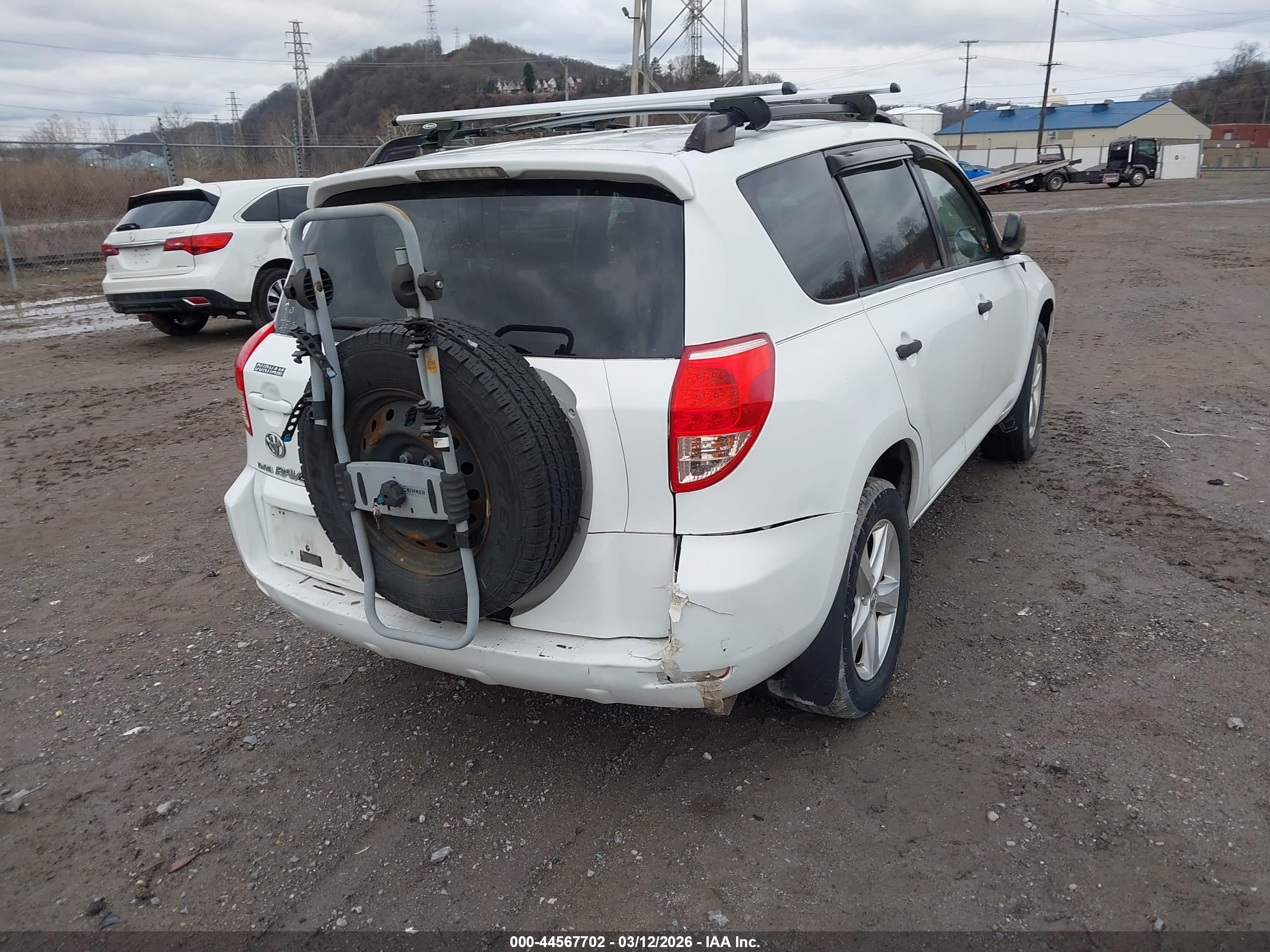 TOYOTA RAV4 image 4