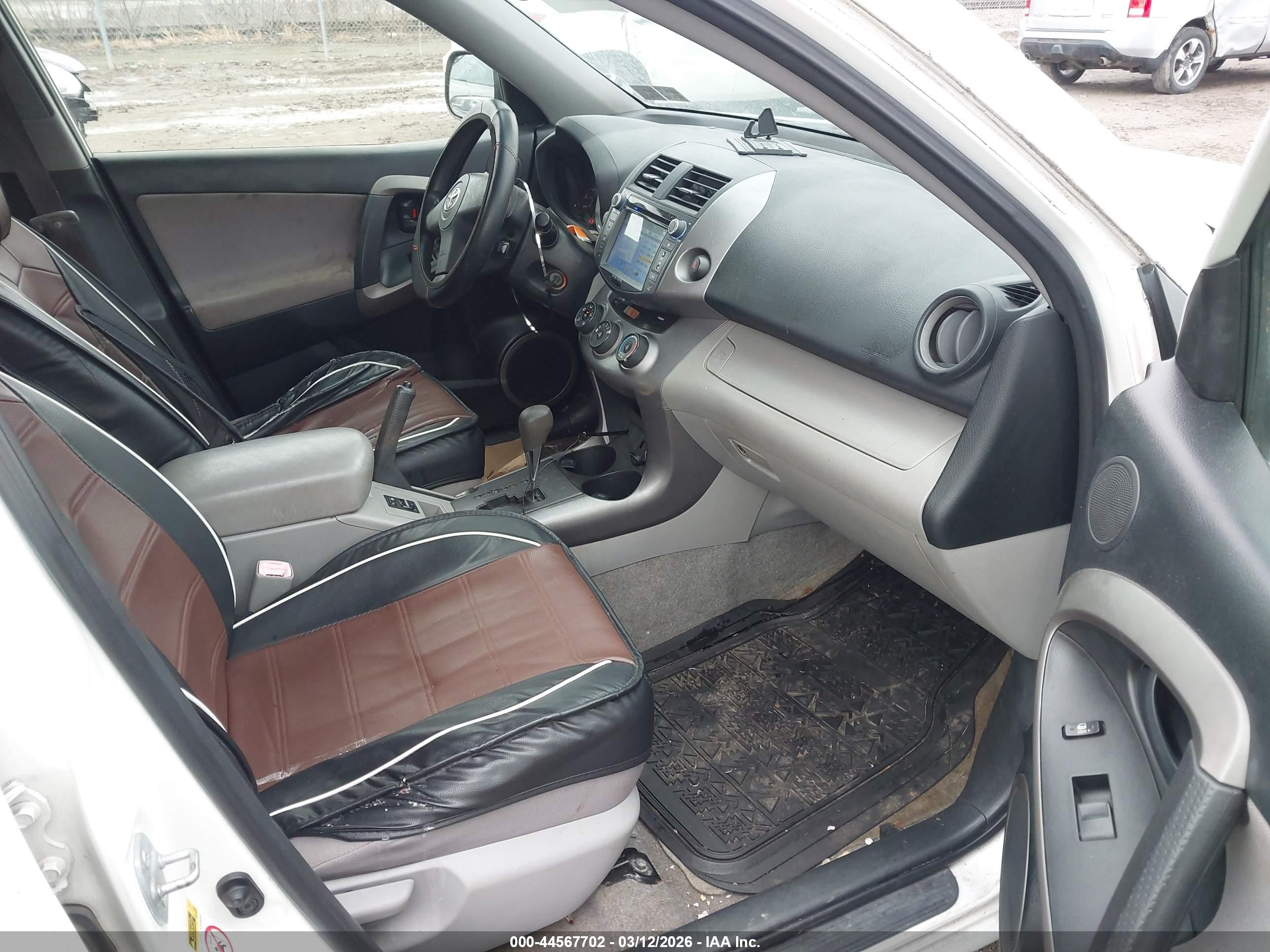 TOYOTA RAV4 image 5