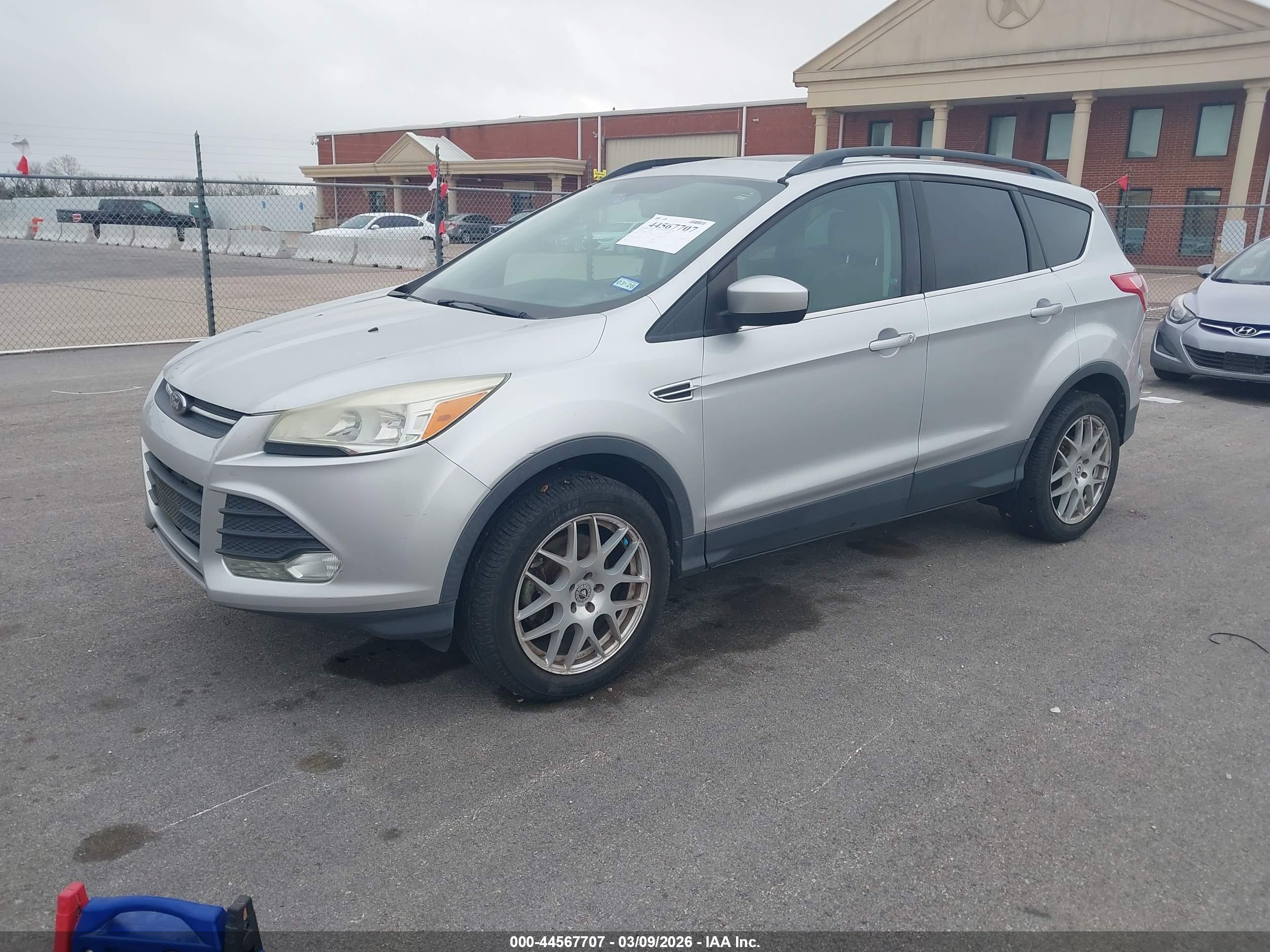 FORD ESCAPE image 2