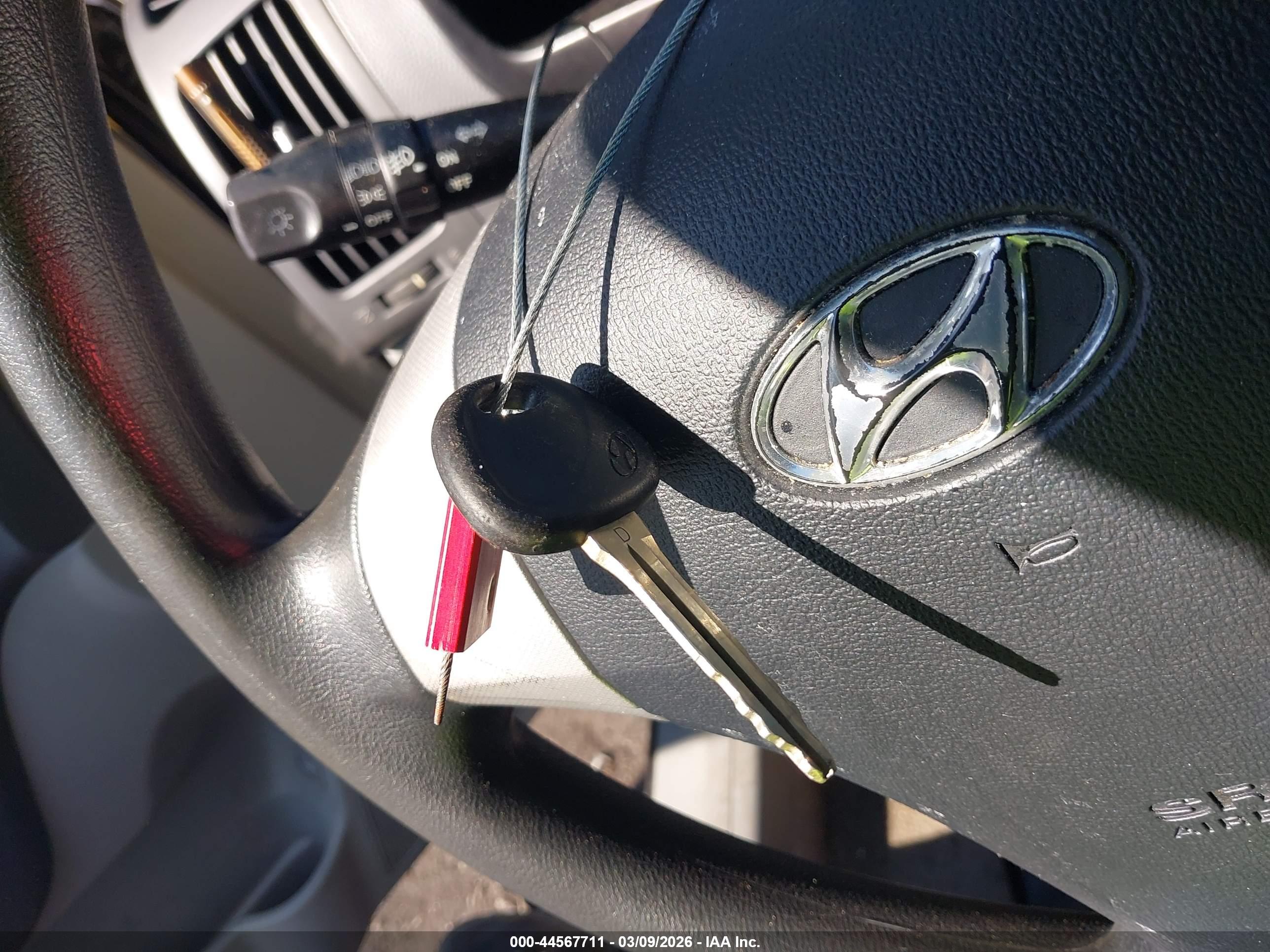 HYUNDAI ELANTRA image 11