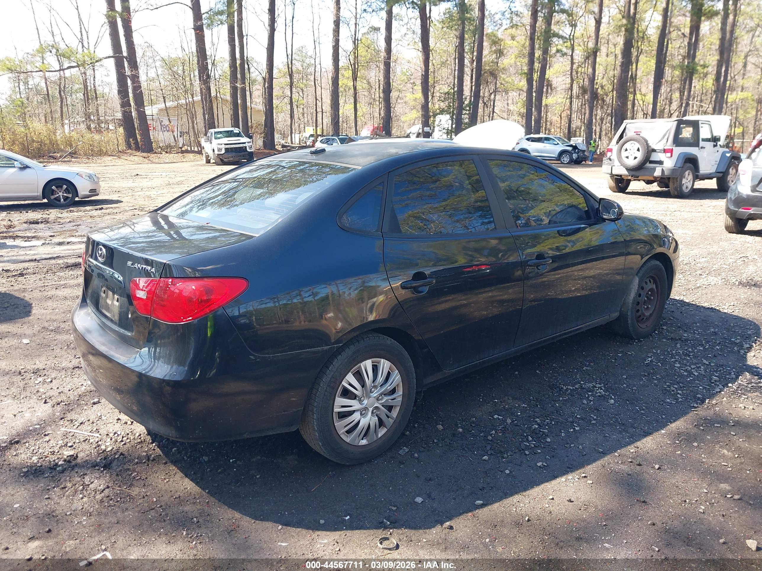 HYUNDAI ELANTRA image 4