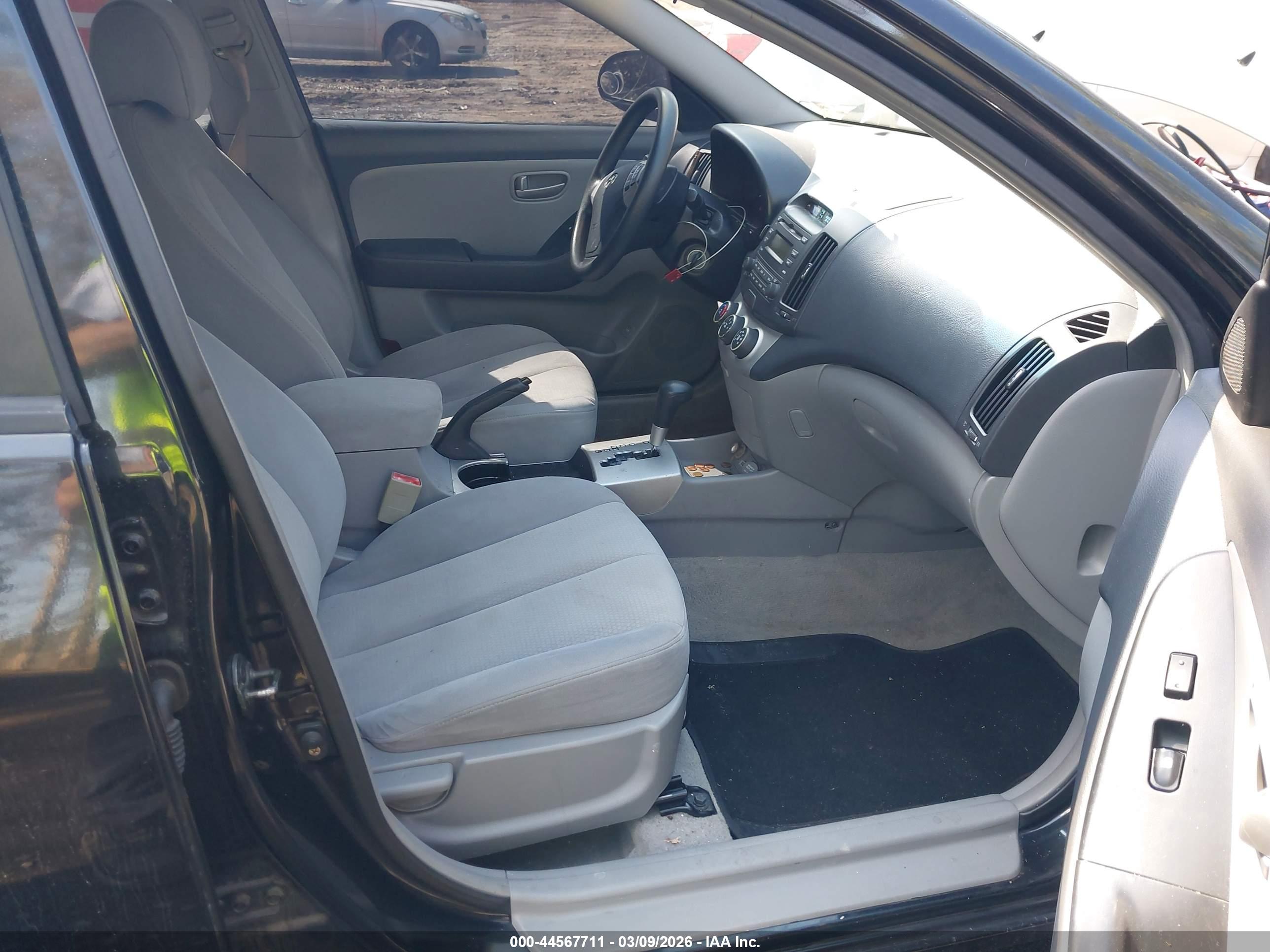 HYUNDAI ELANTRA image 5
