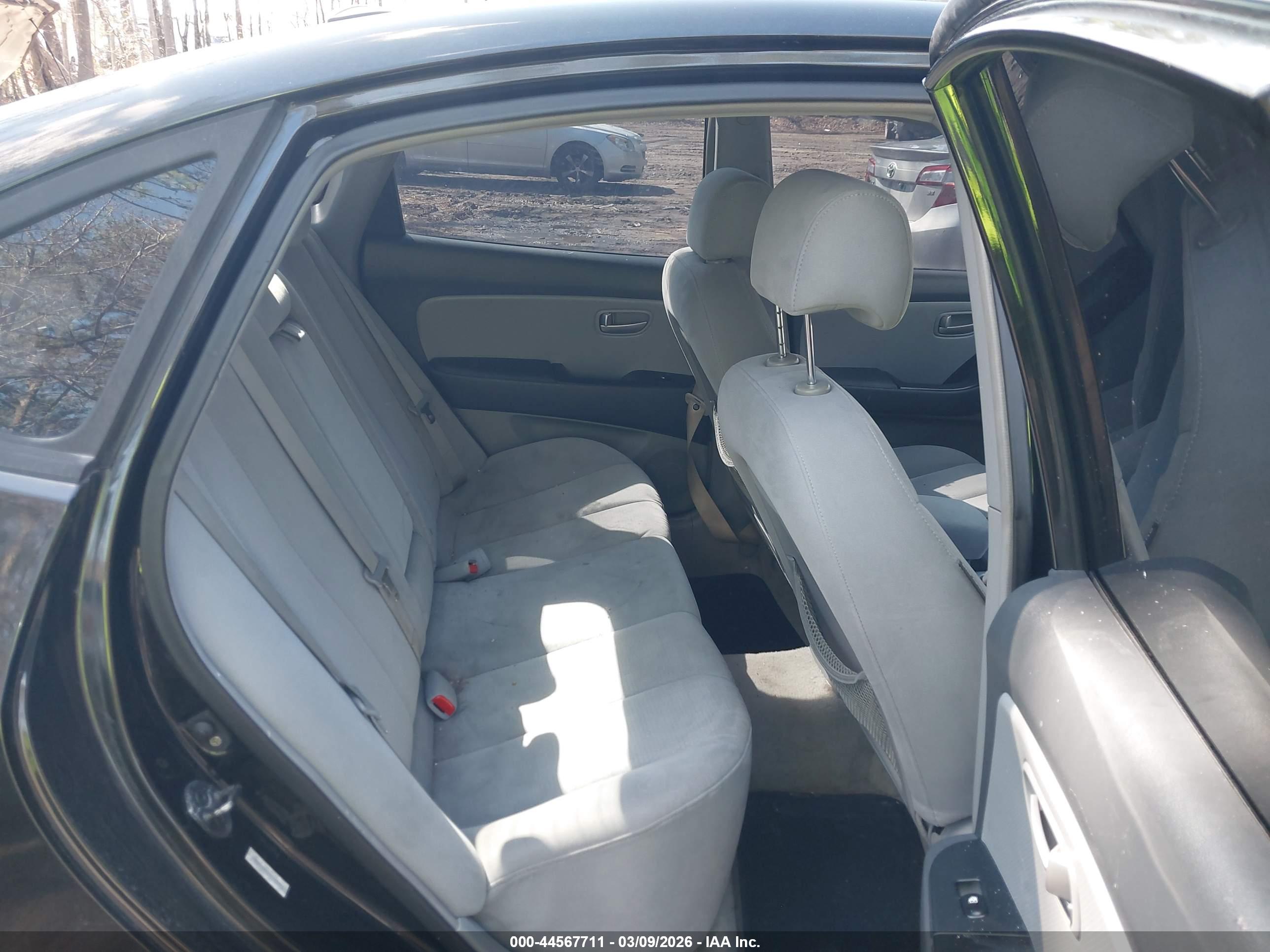 HYUNDAI ELANTRA image 8