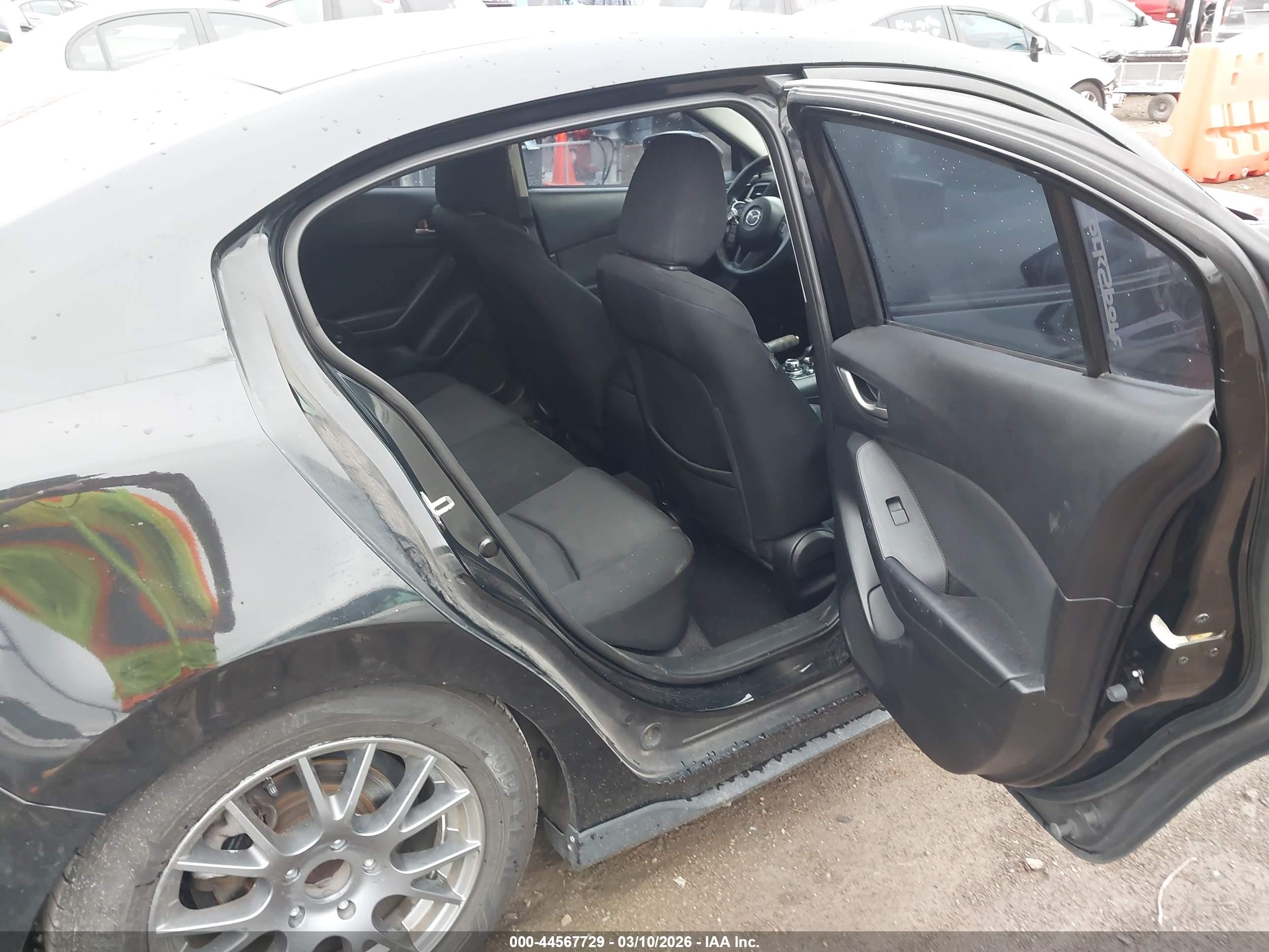 MAZDA MAZDA3 image 8
