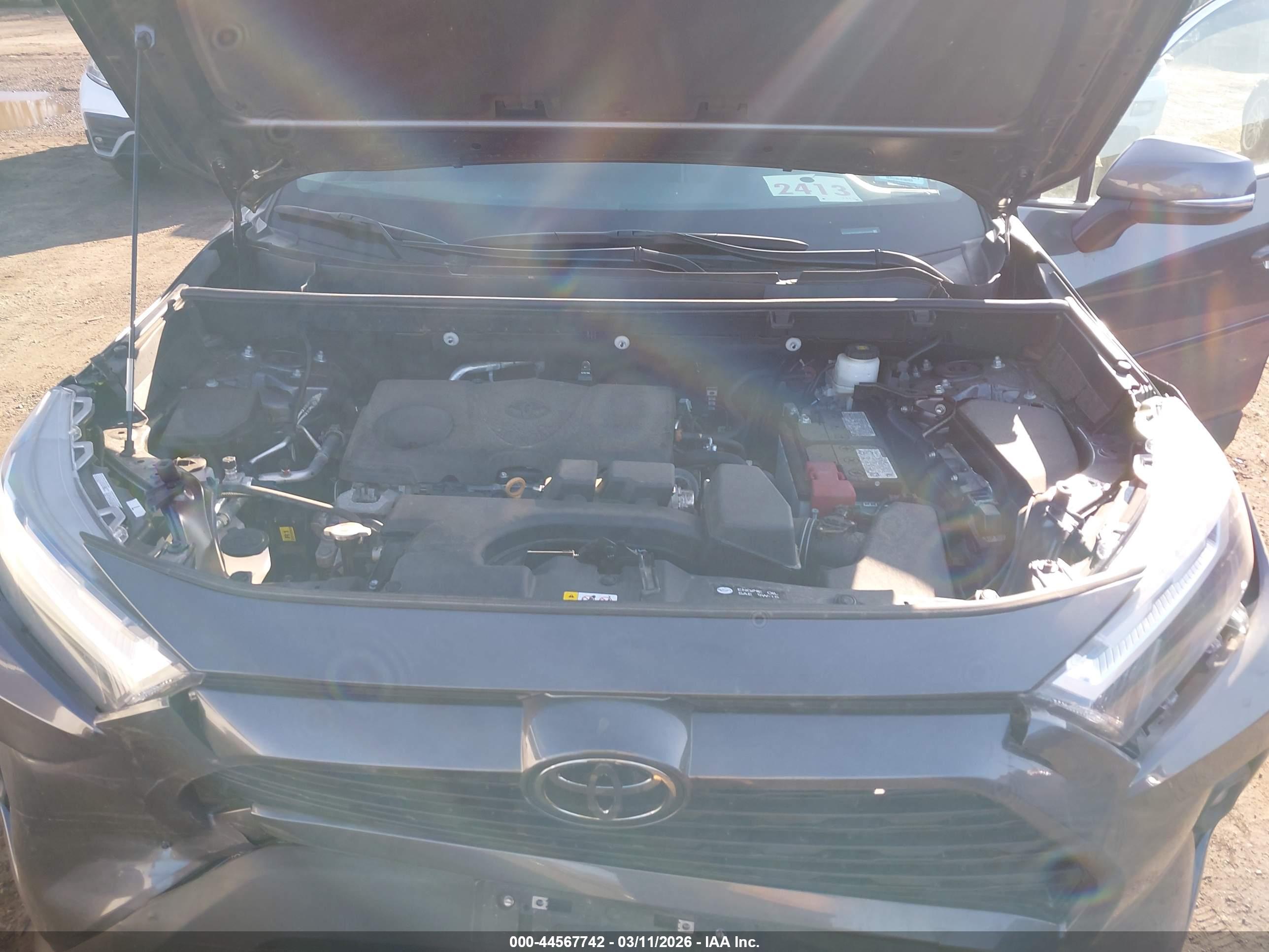 TOYOTA RAV4 image 10