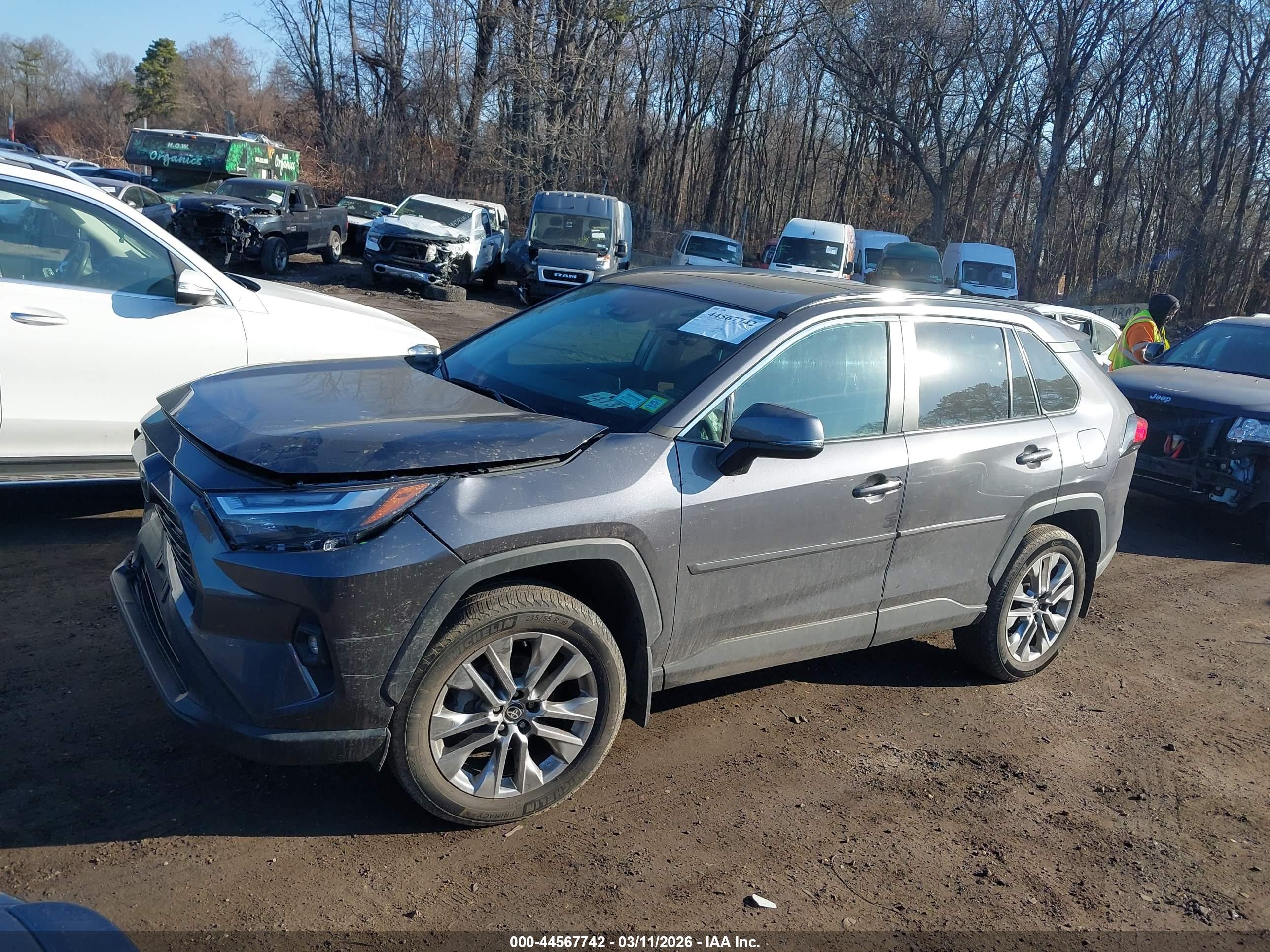 TOYOTA RAV4 image 2